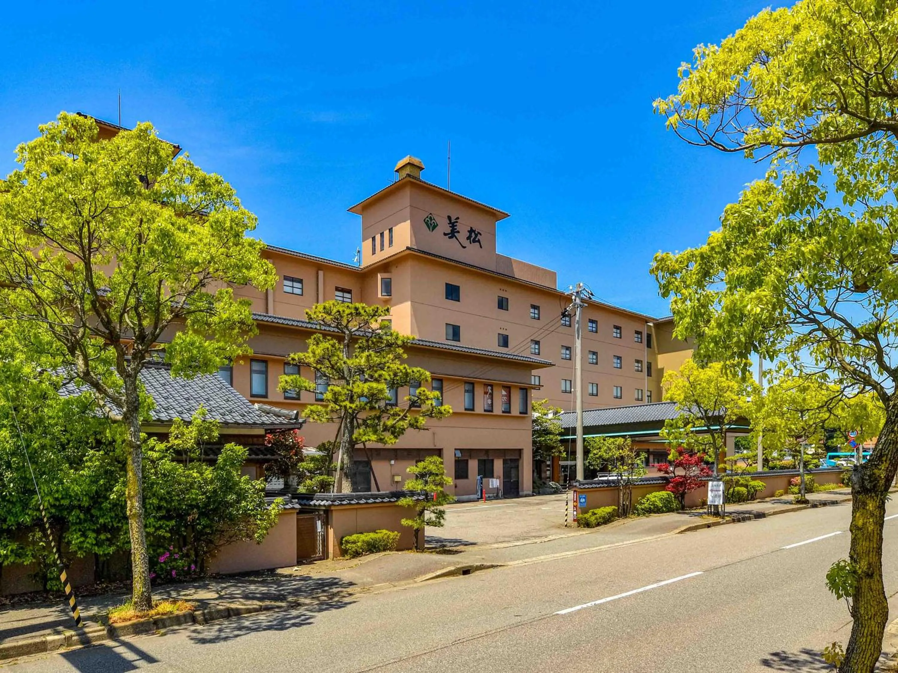 Property building in Hokuriku Fukui Awara Onsen Mimatsu