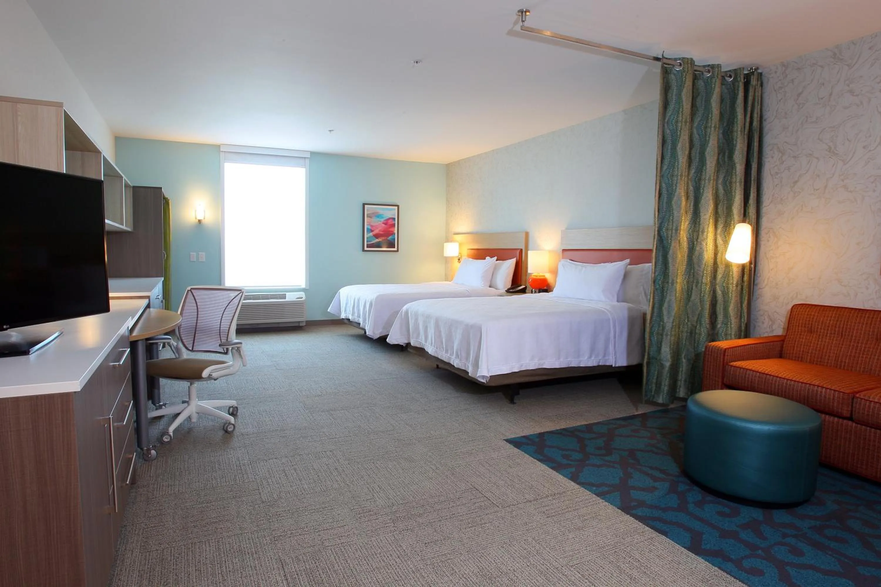 Bed in Home2 Suites By Hilton Nampa