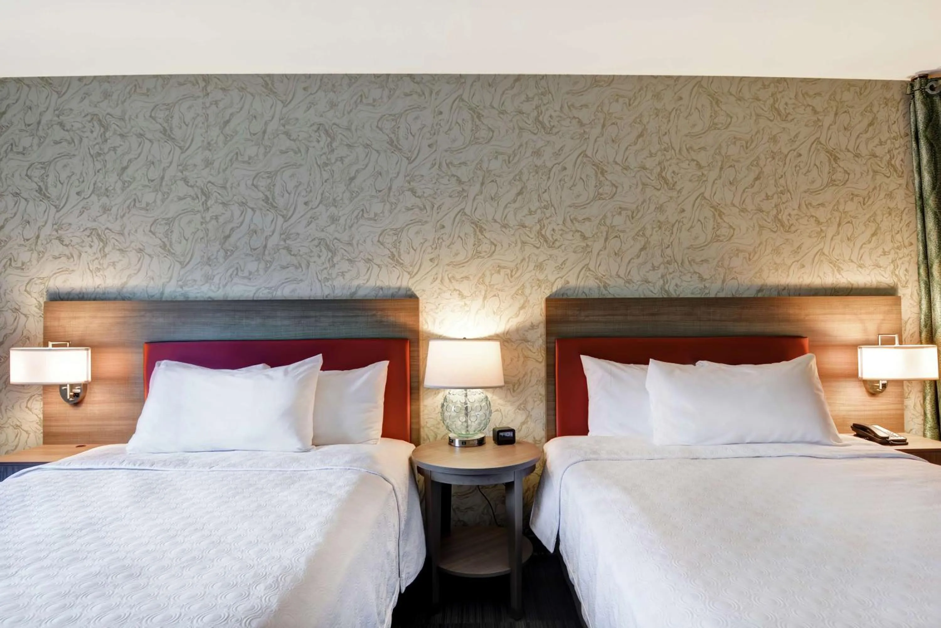 Bed in Home2 Suites By Hilton Daytona Beach Speedway