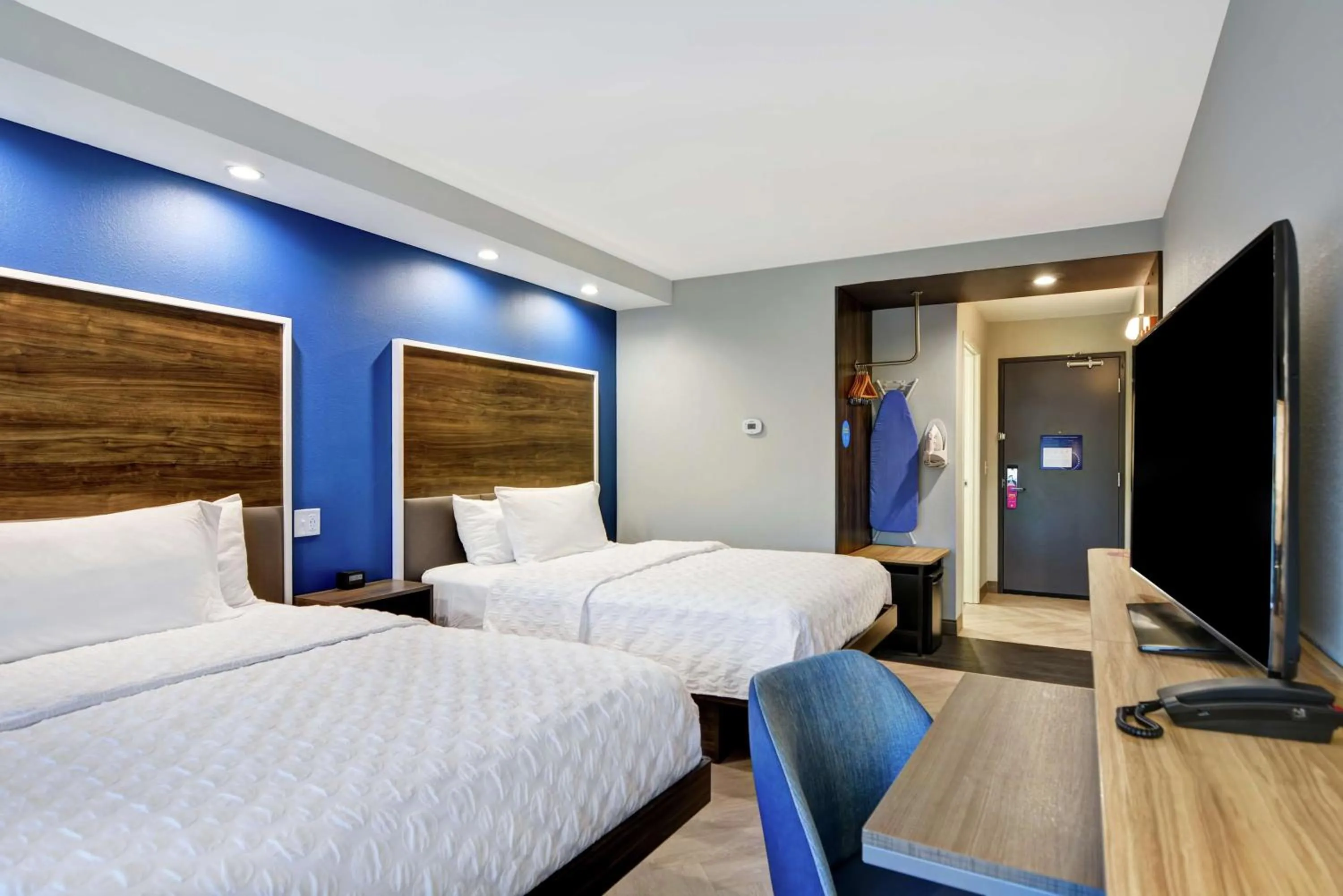 Bed in Tru By Hilton Richmond