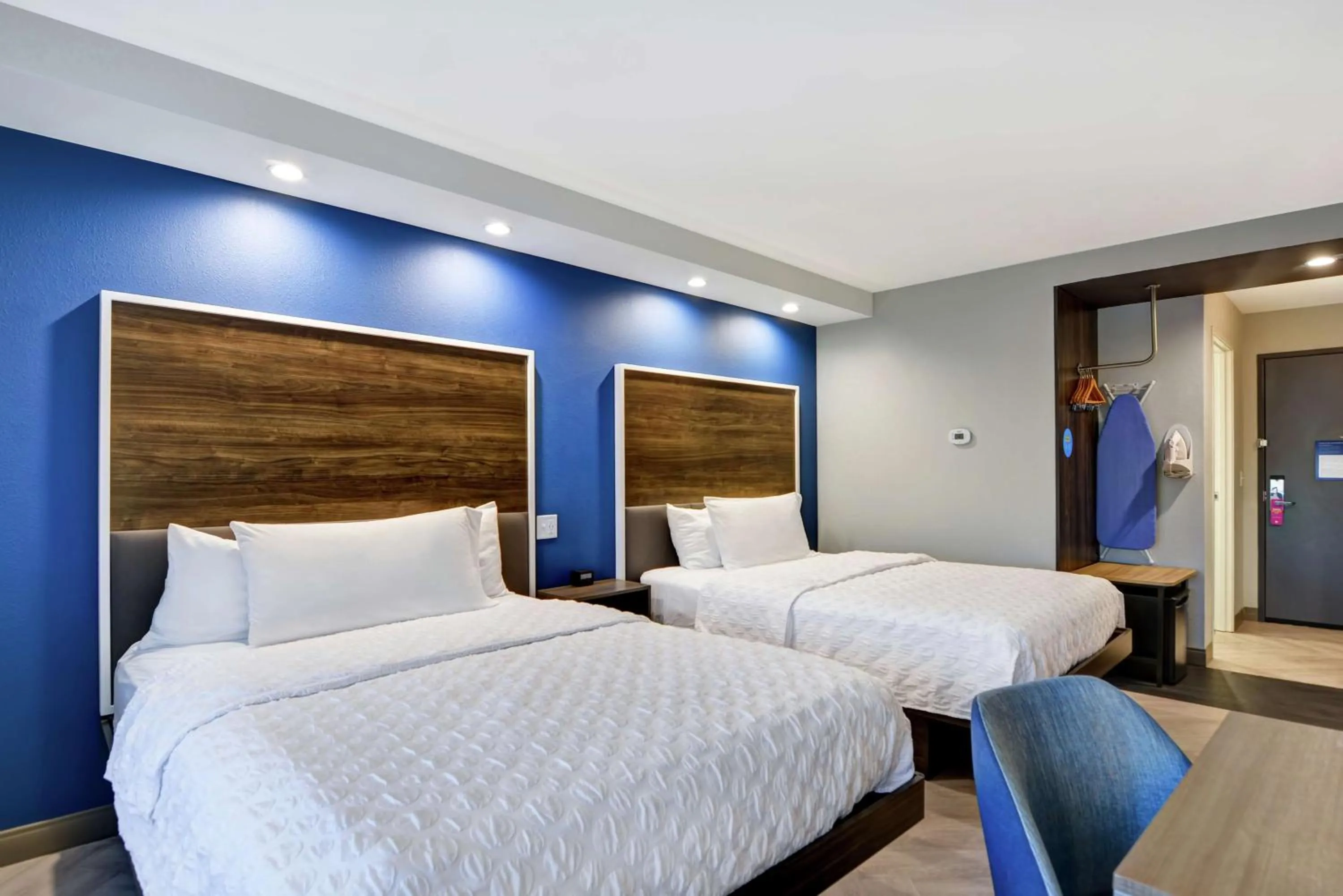 Bed in Tru By Hilton Richmond