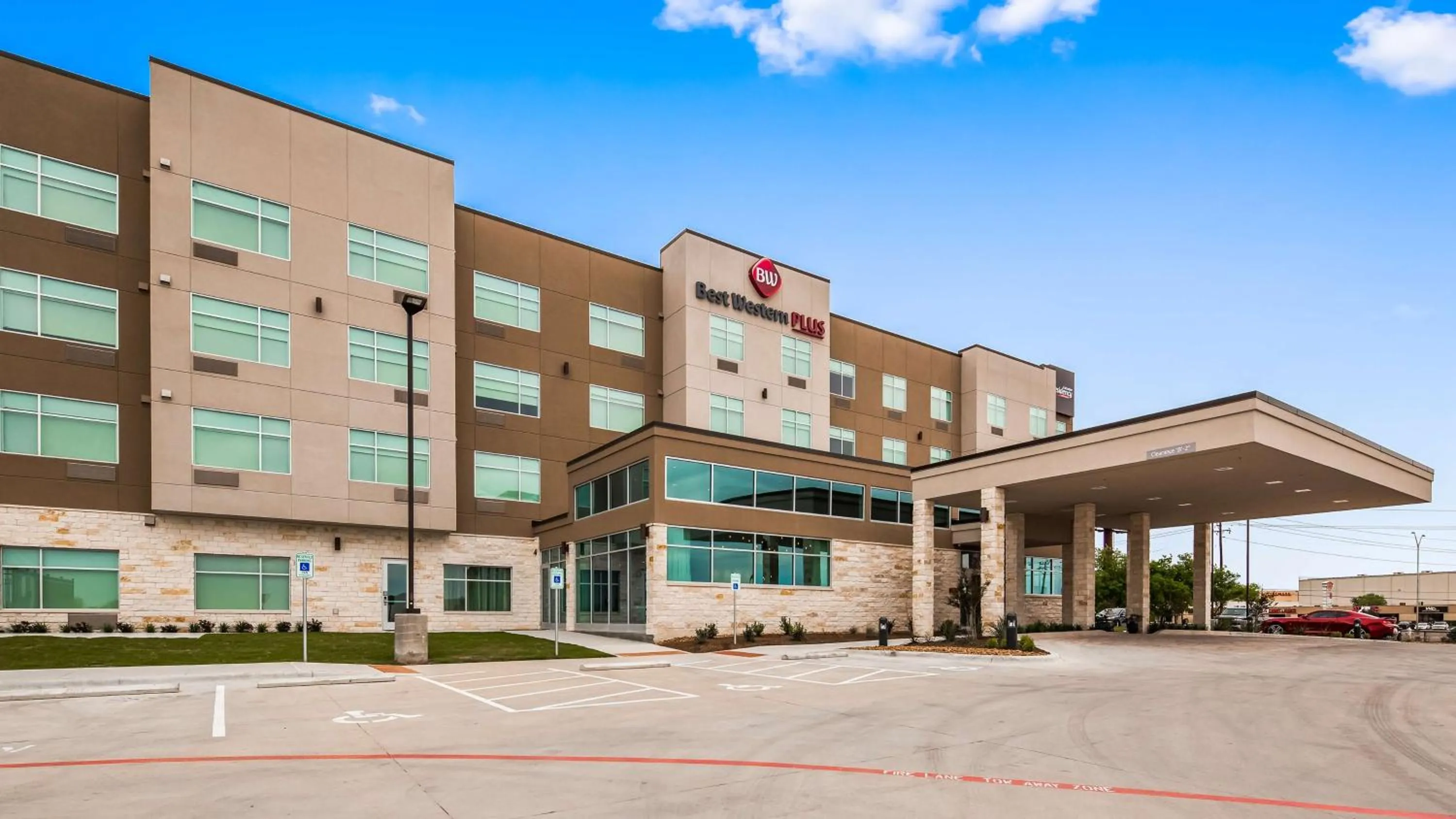 Property building in Best Western Plus Executive Residency Austin - Round Rock