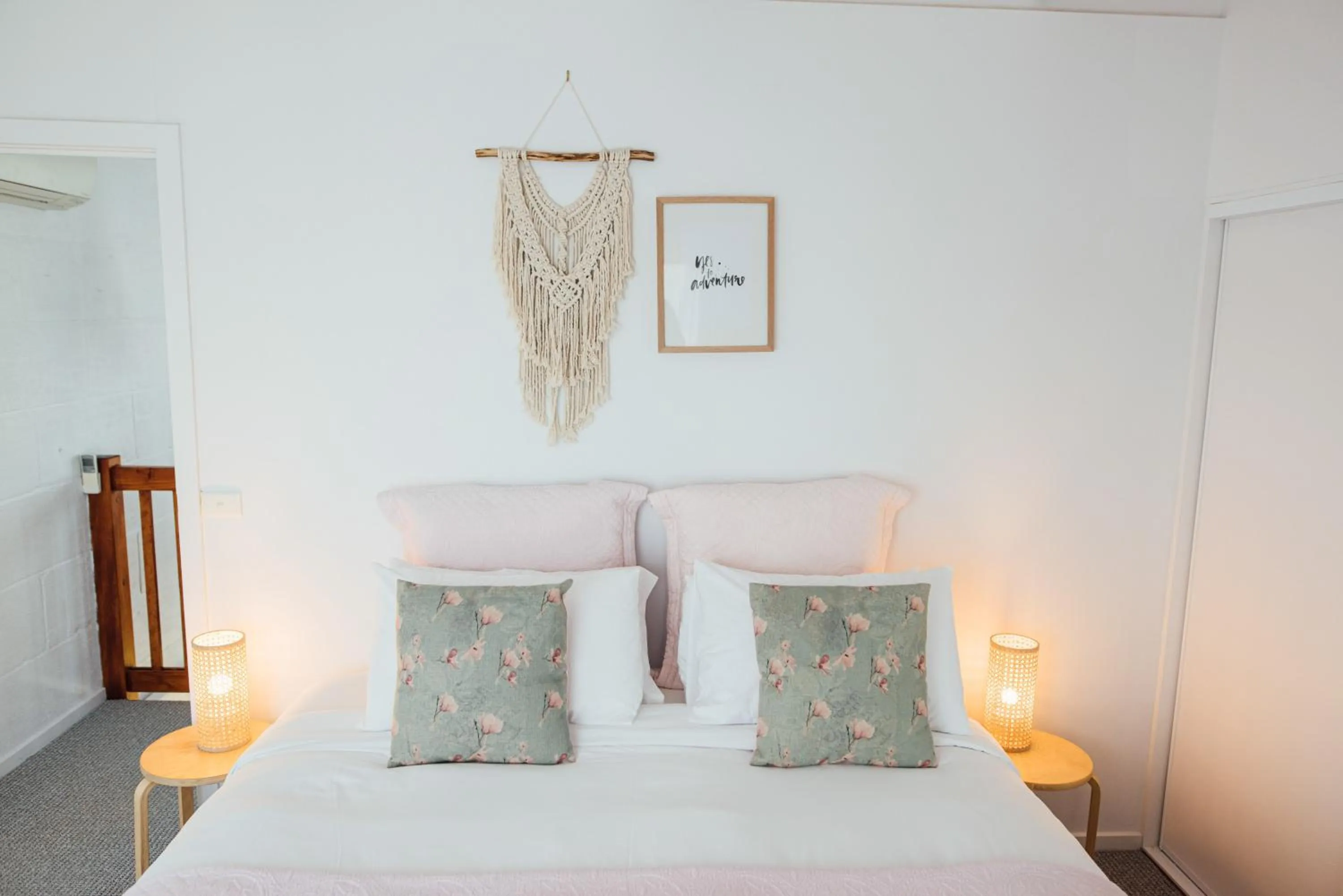 Bed in Port O' Call Motel