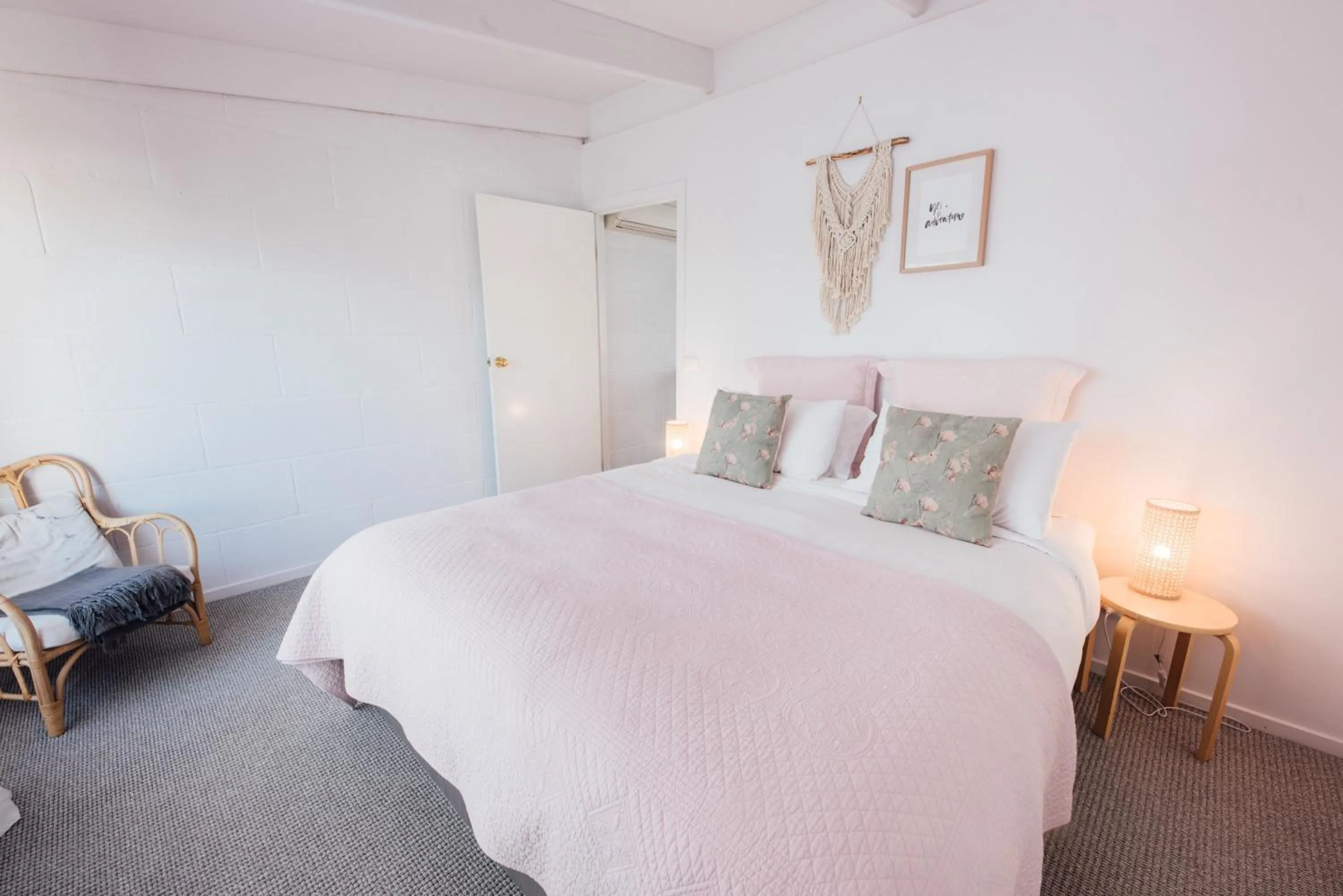 Bed in Port O' Call Motel