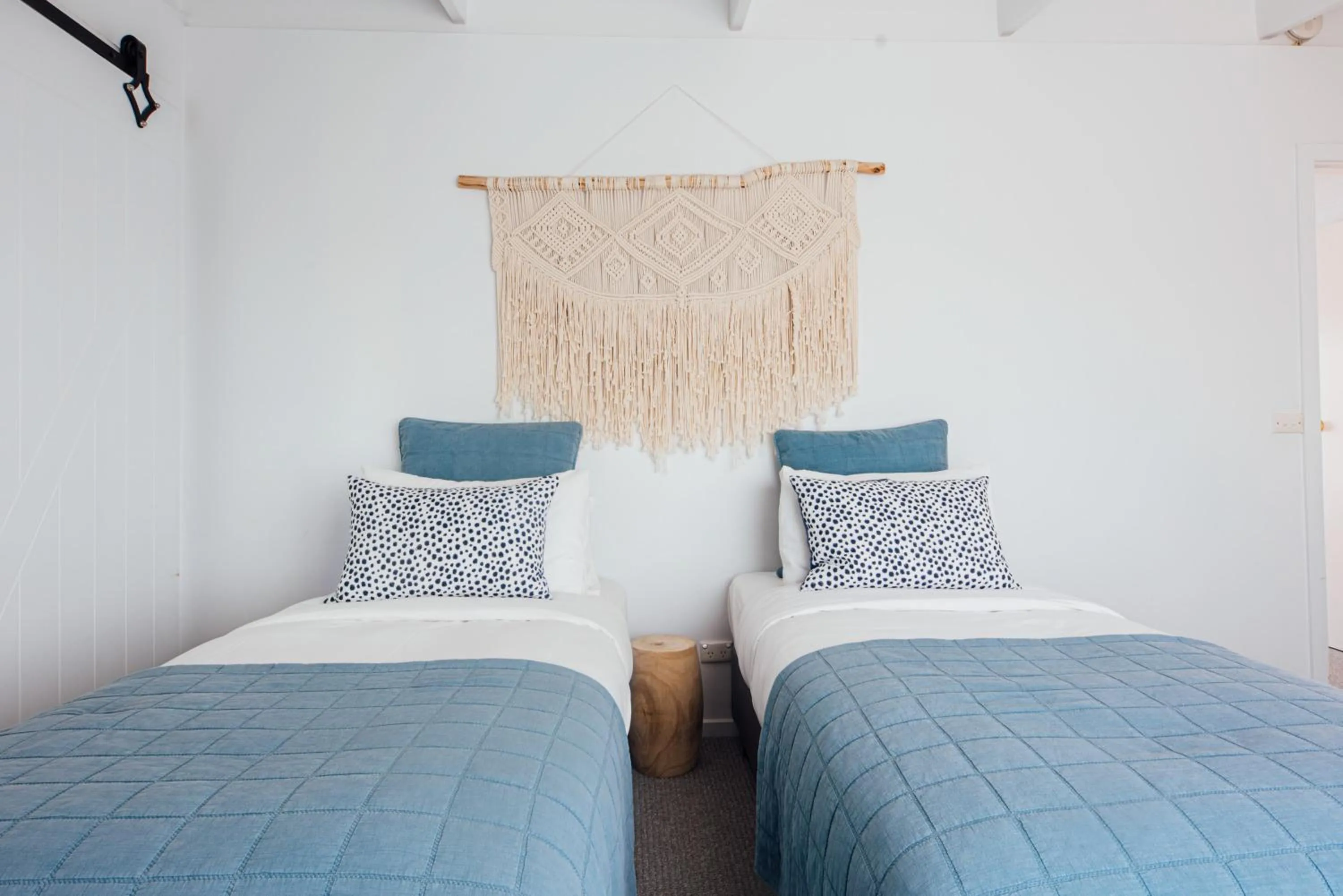 Bed in Port O' Call Motel