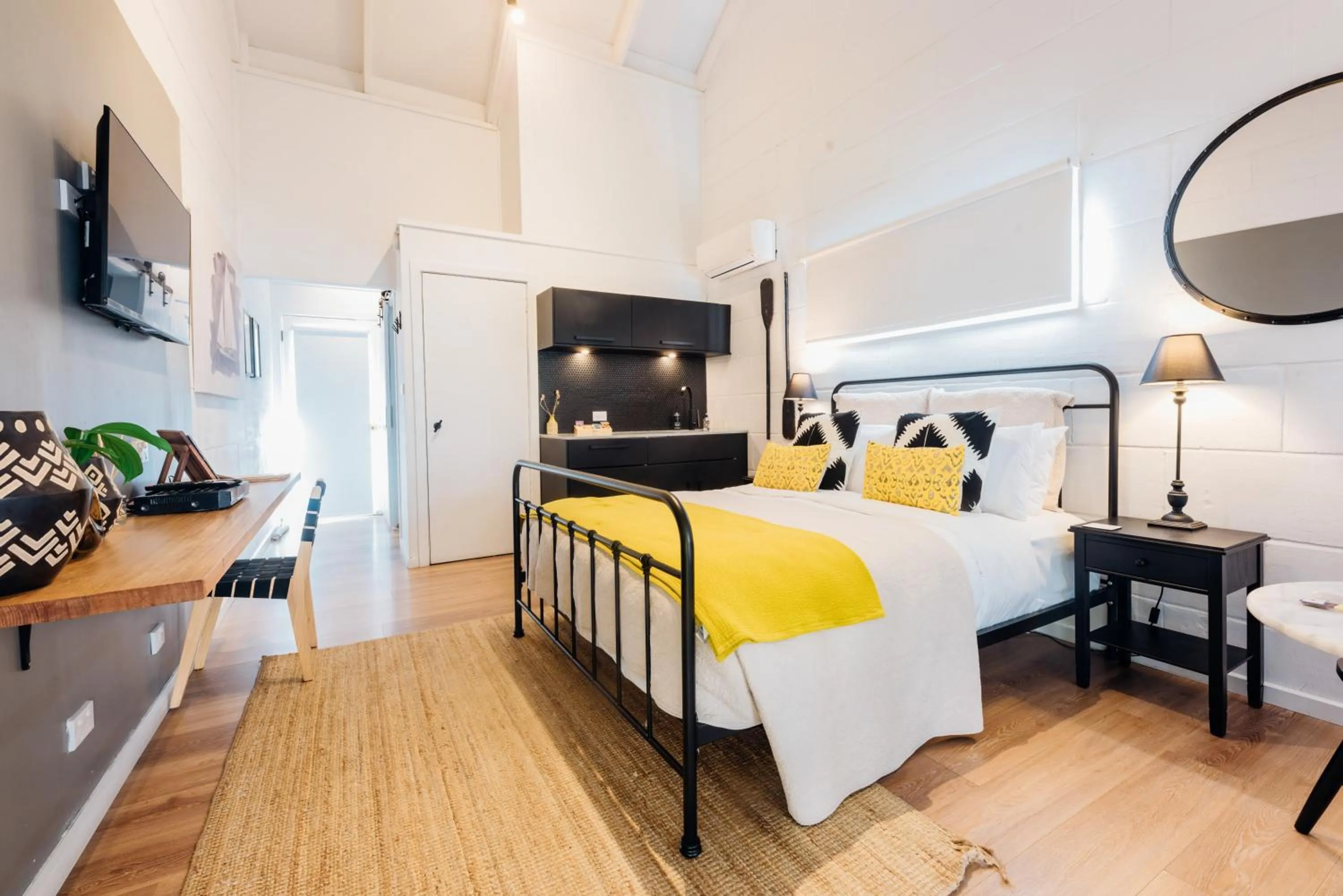 Bed in Port O' Call Motel