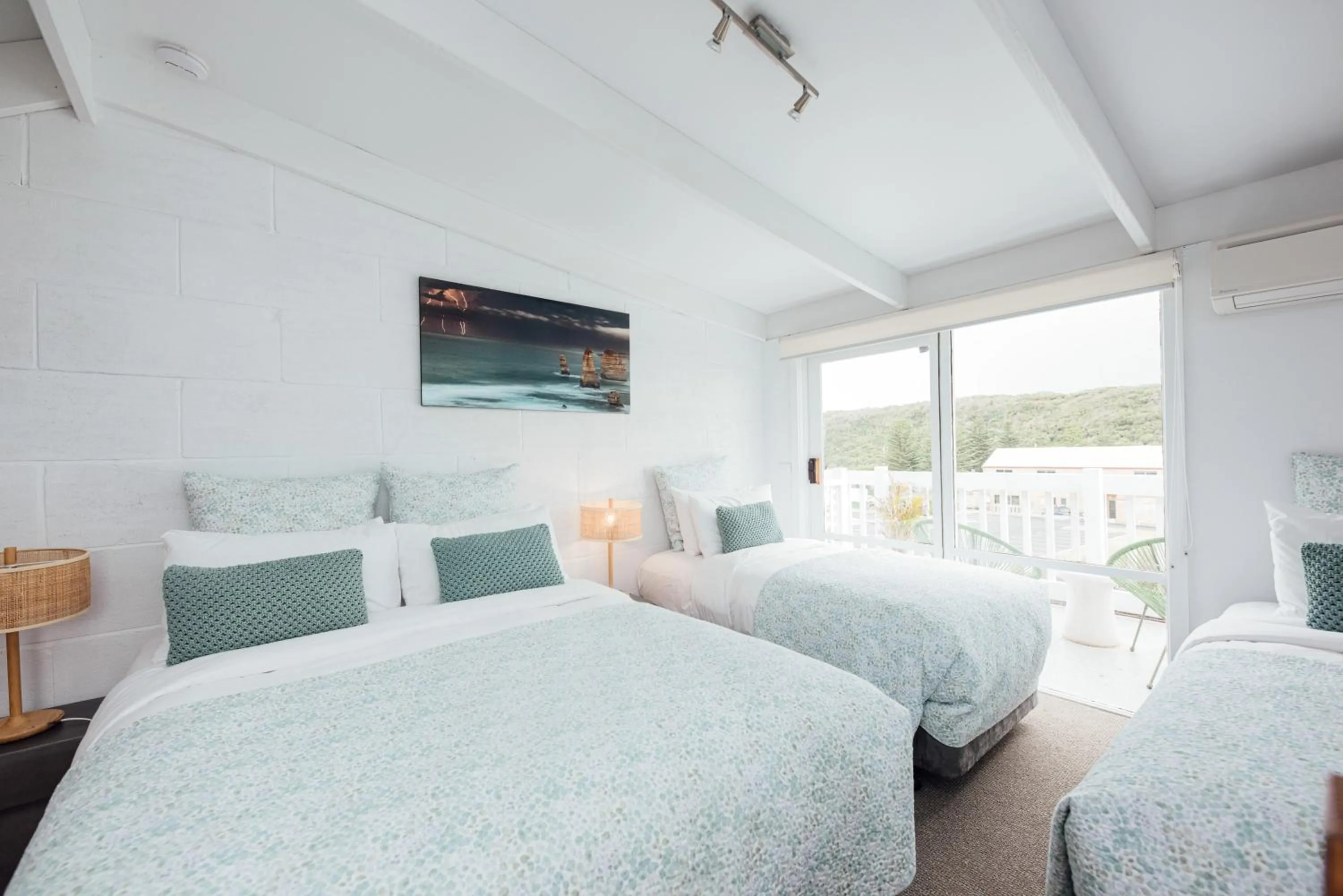 Bed in Port O' Call Motel