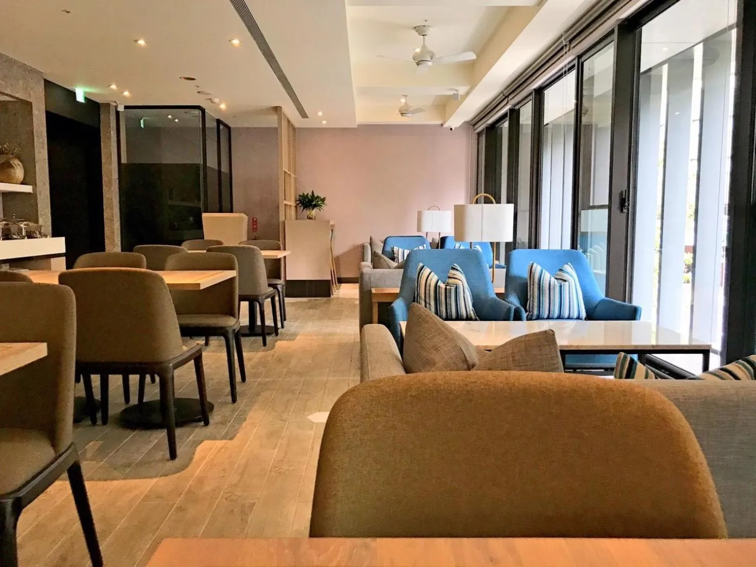 Restaurant/places to eat in Jolley Hotel