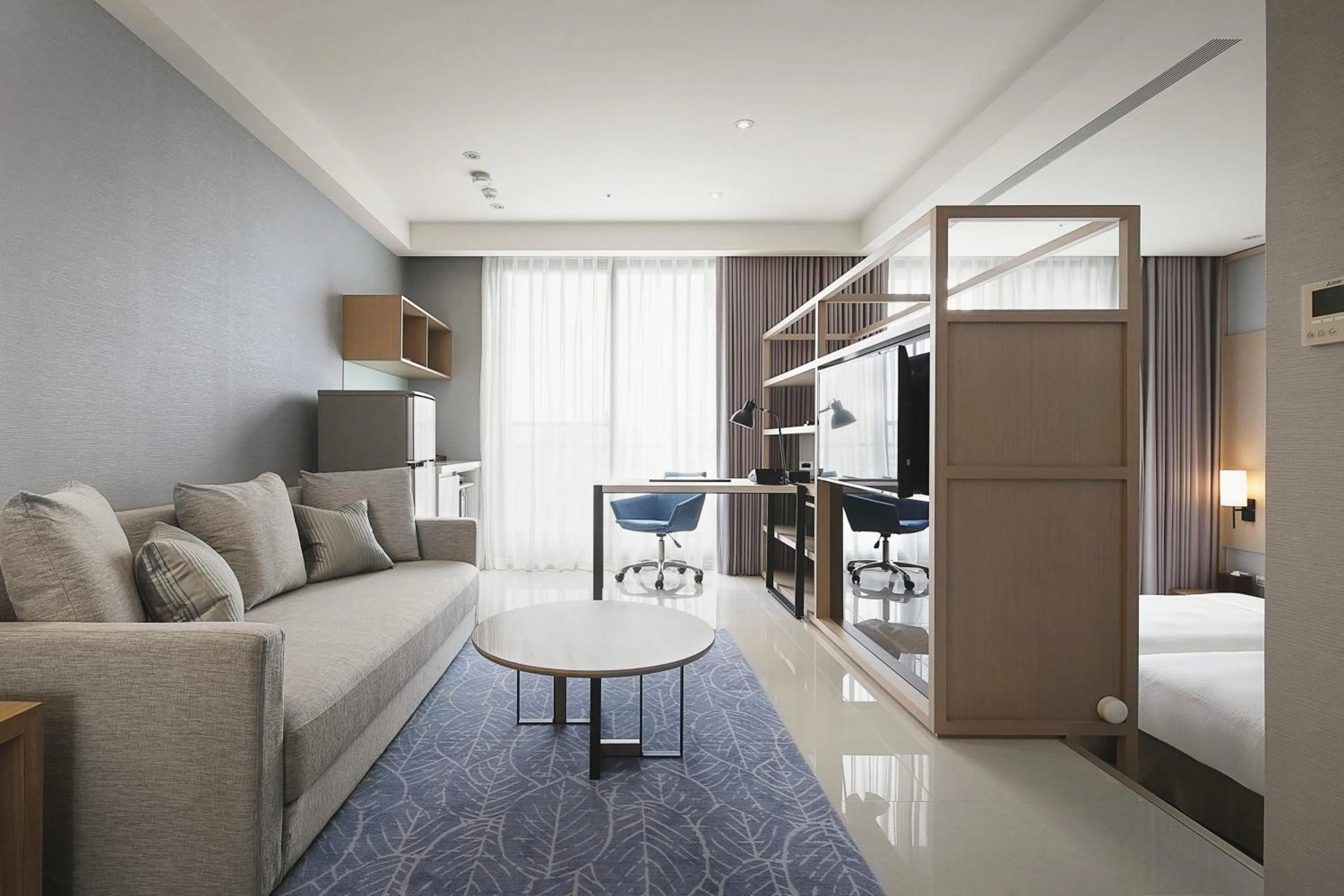 Living room, Bed in Jolley Hotel