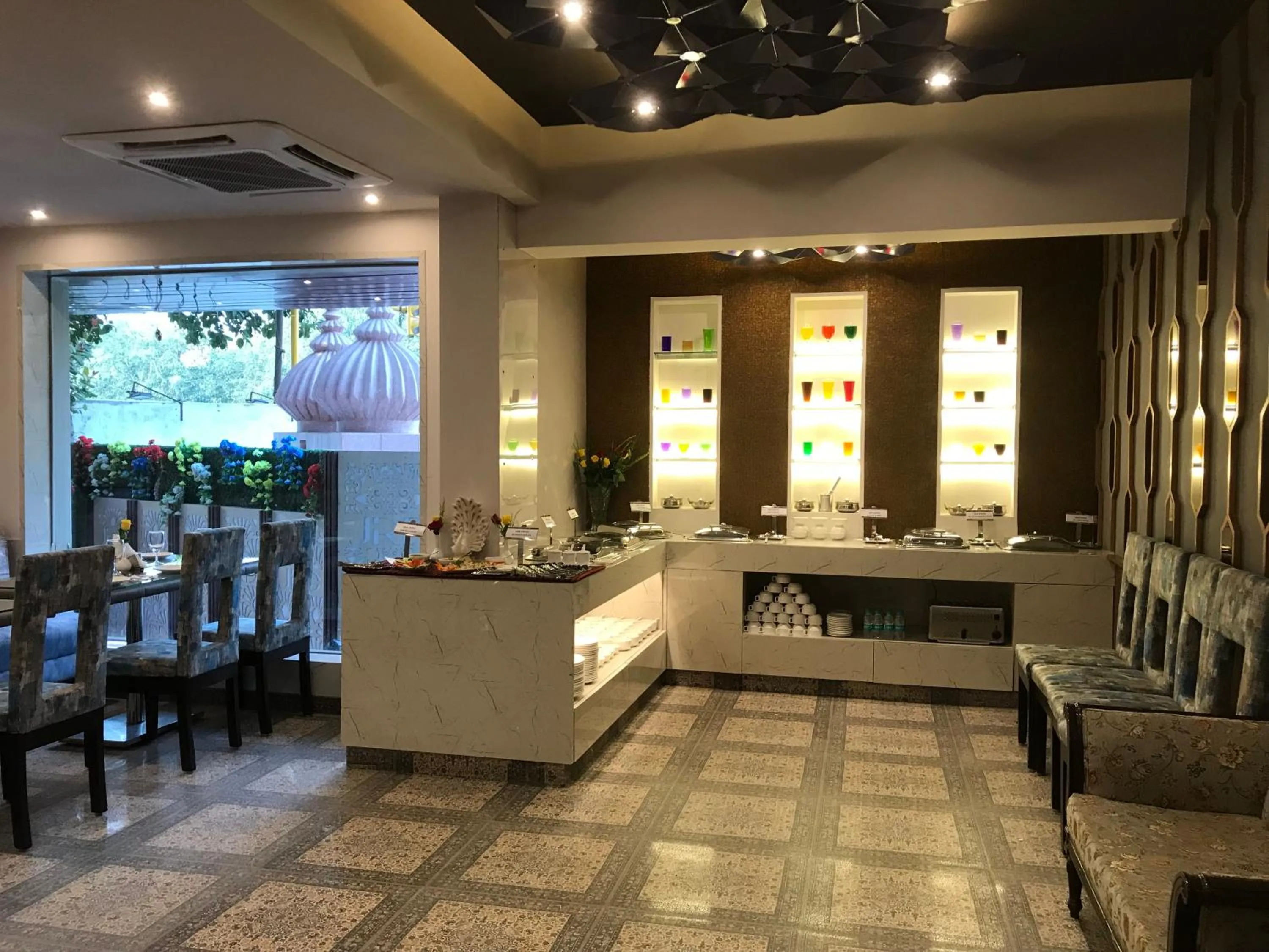 Restaurant/places to eat in JRD Pride-Business Hotel