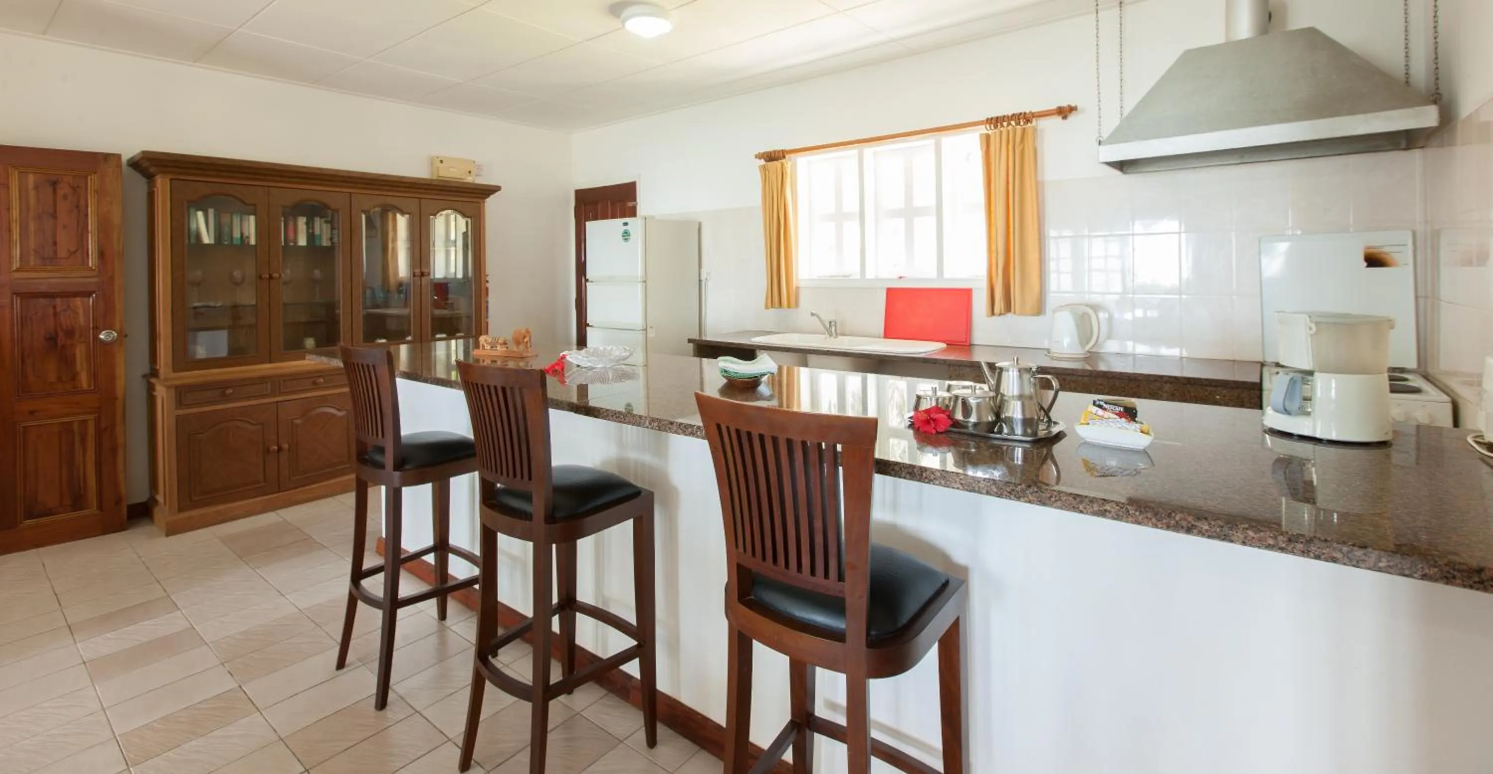 Kitchen or kitchenette in La Digue Island Lodge