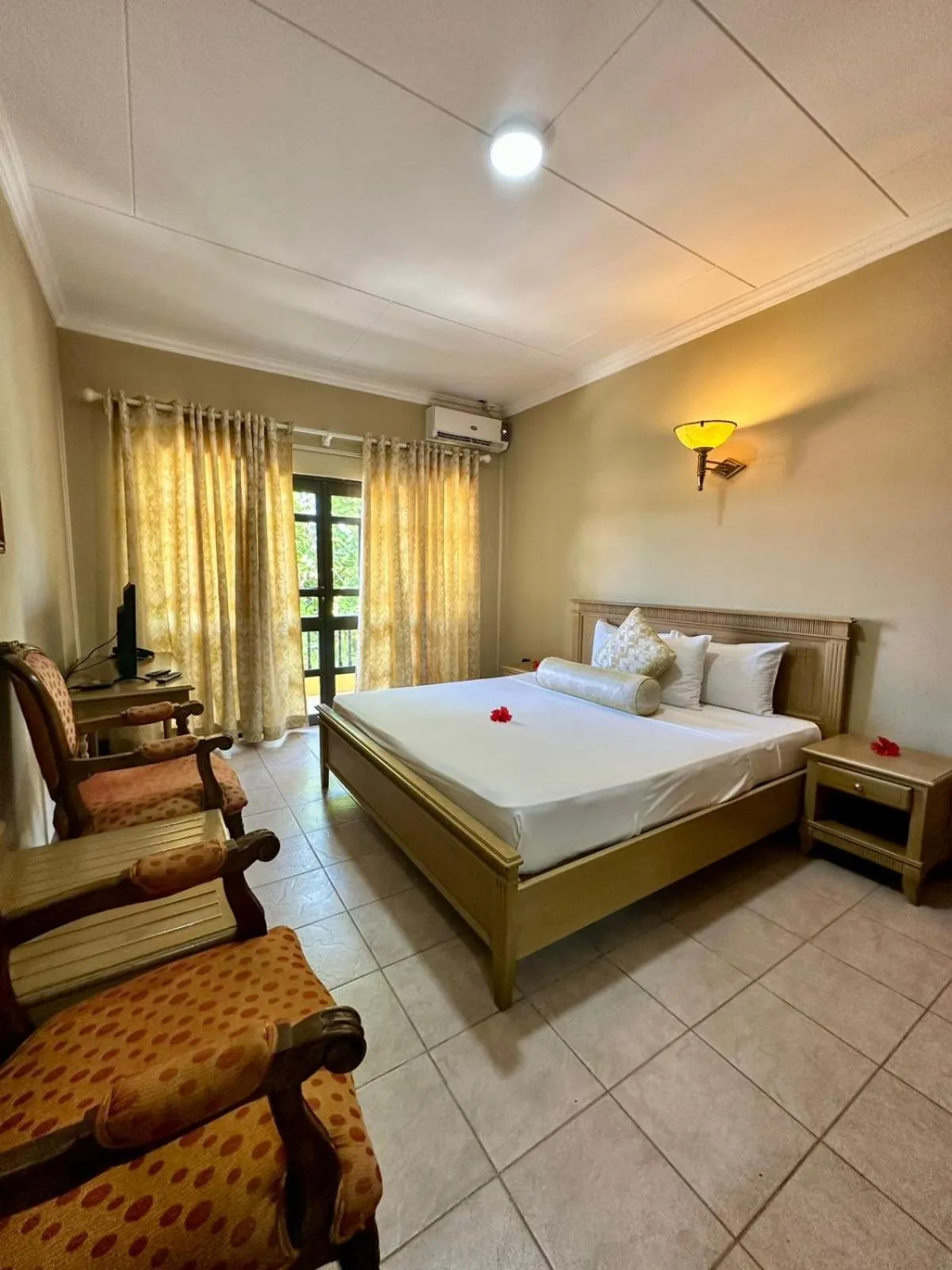 Bed in La Digue Island Lodge