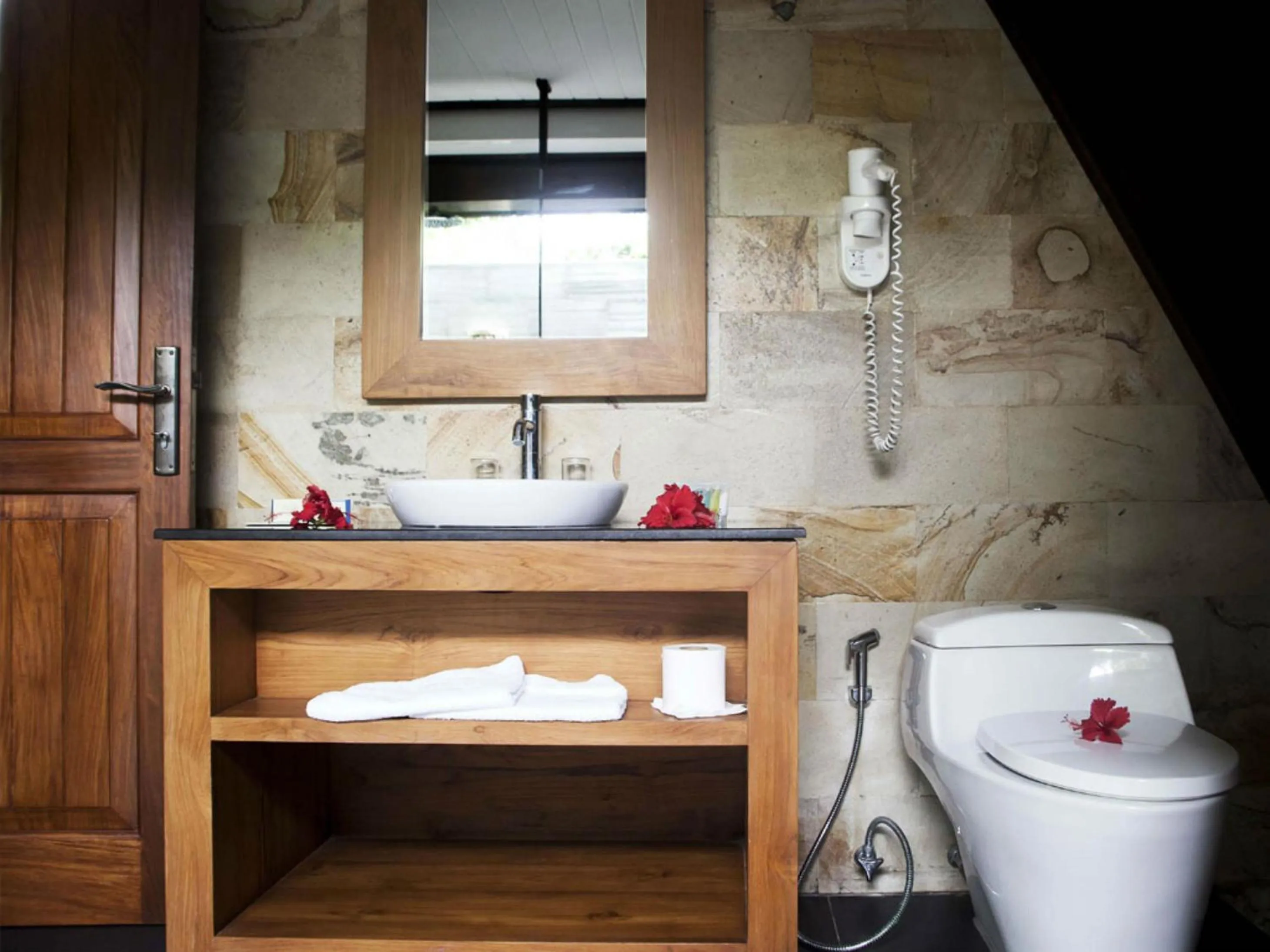 Toilet in La Digue Island Lodge
