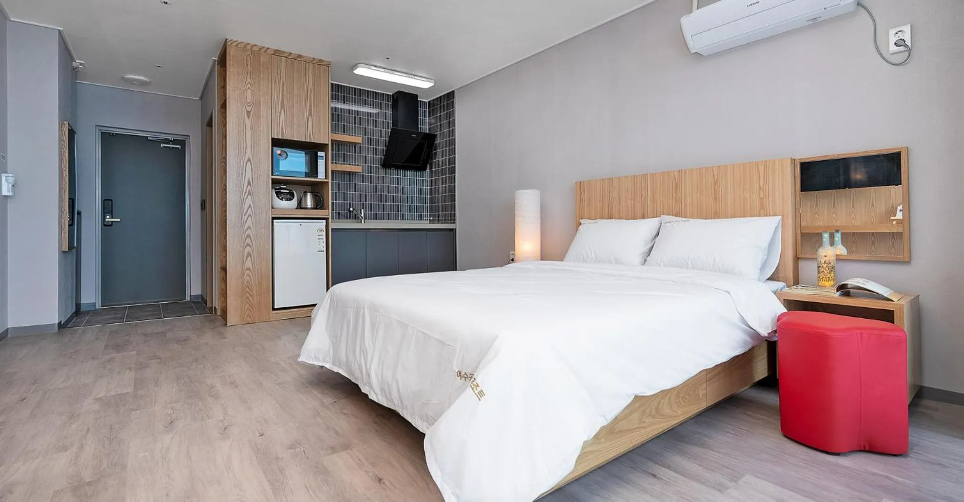 Bed in Gold Beach Resort