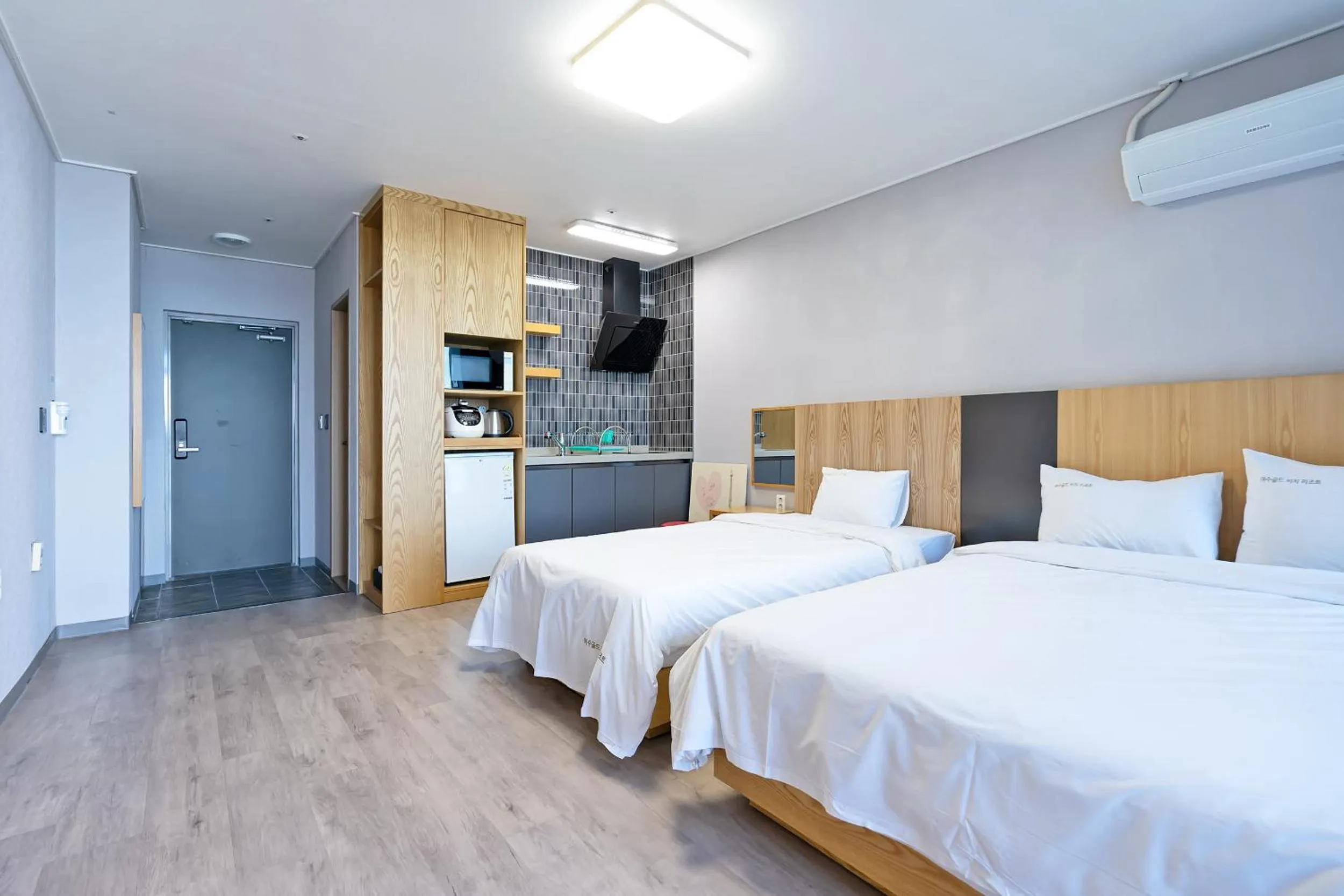 Bed in Gold Beach Resort