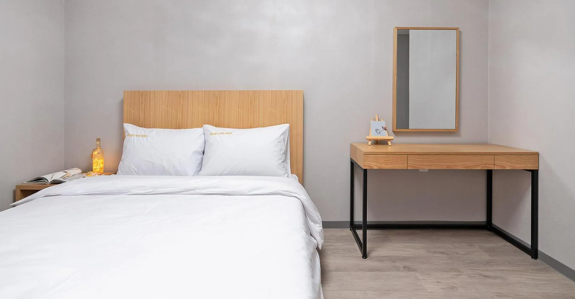 Bed in Gold Beach Resort