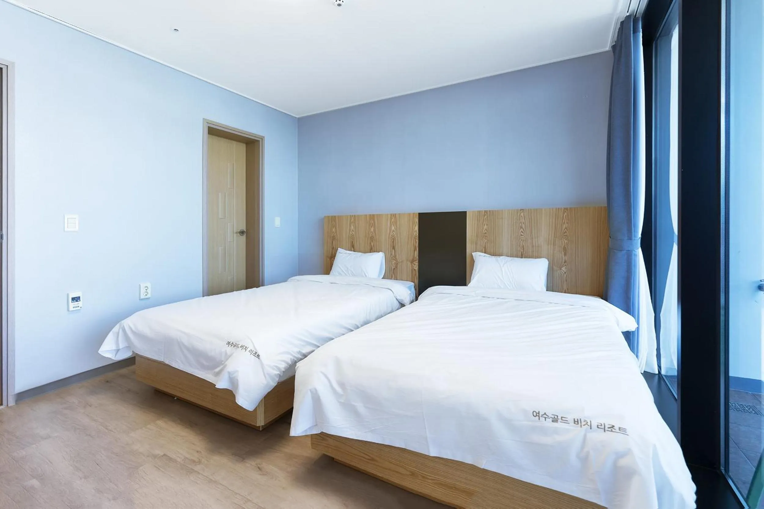 Bed in Gold Beach Resort