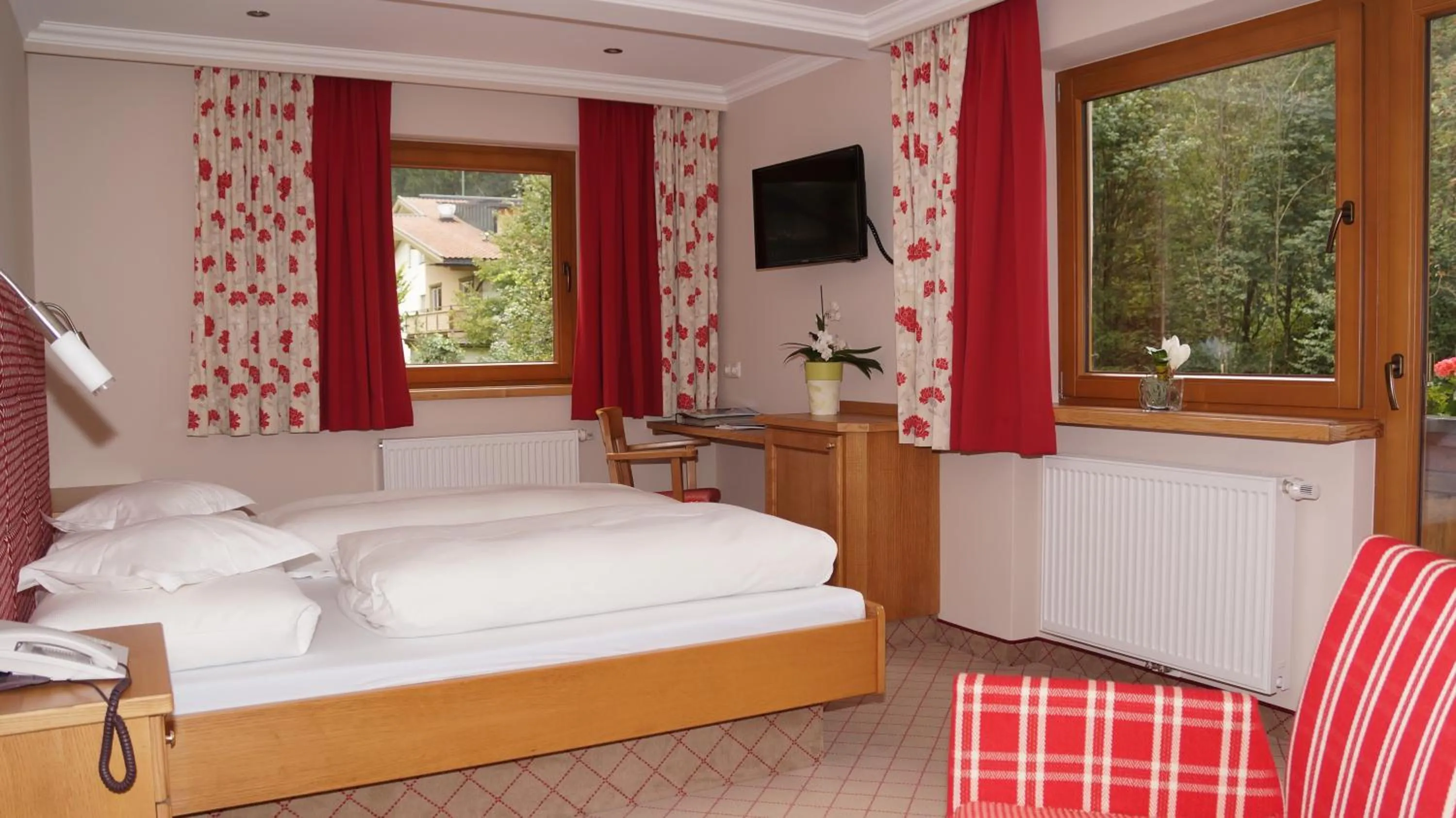Photo of the whole room, Bed in Hotel Garni Erler