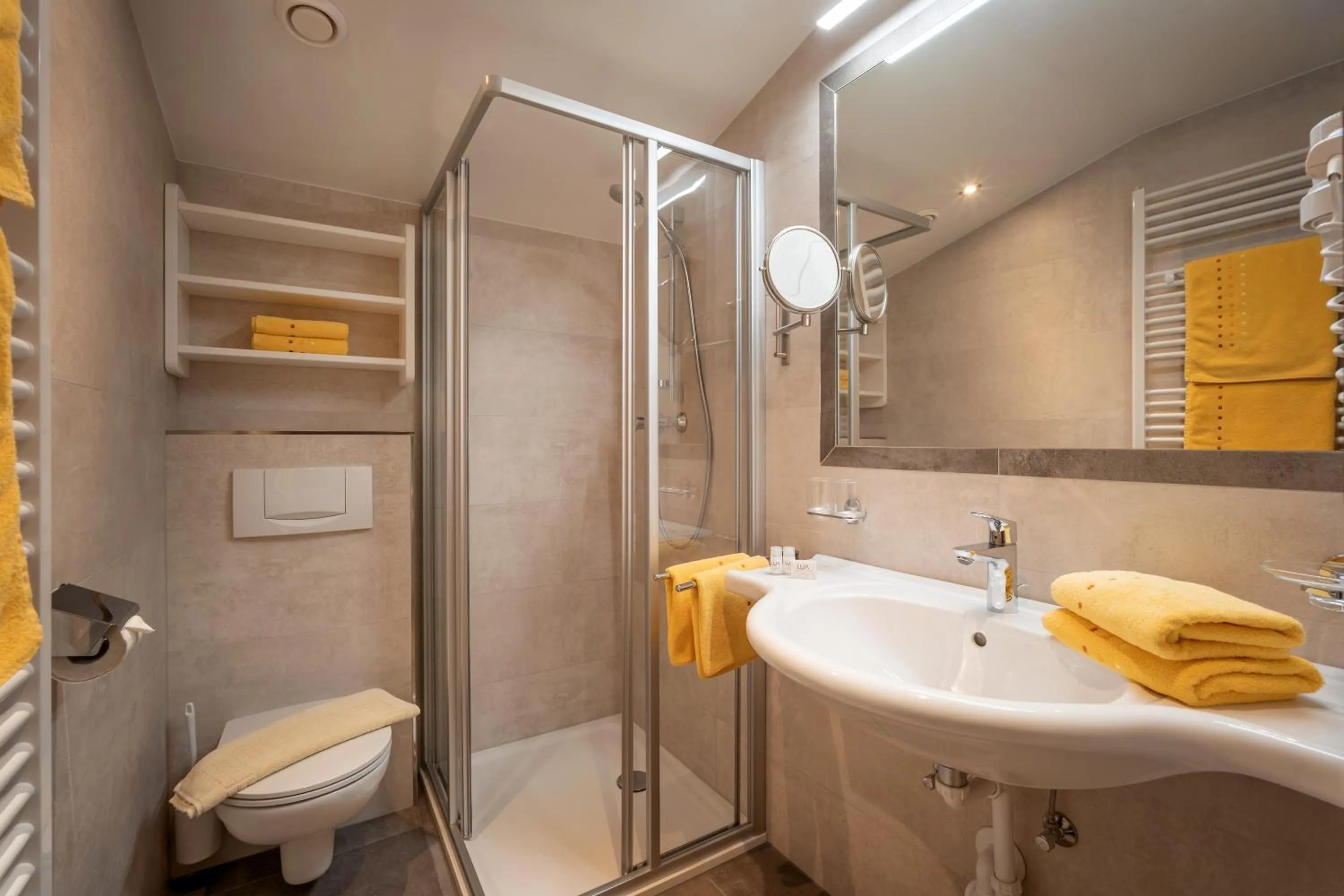 Bathroom in Hotel Garni Erler