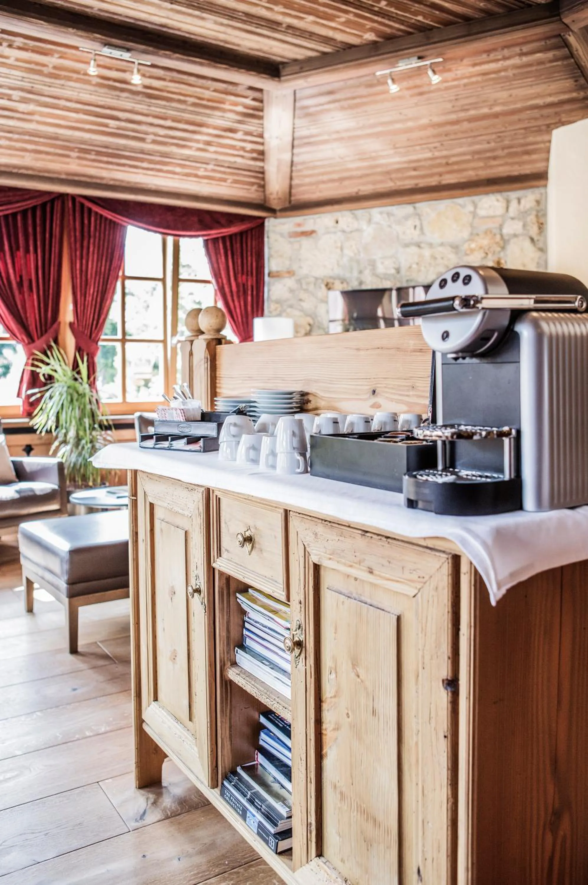 Communal lounge/ TV room in Hotel Schönegg