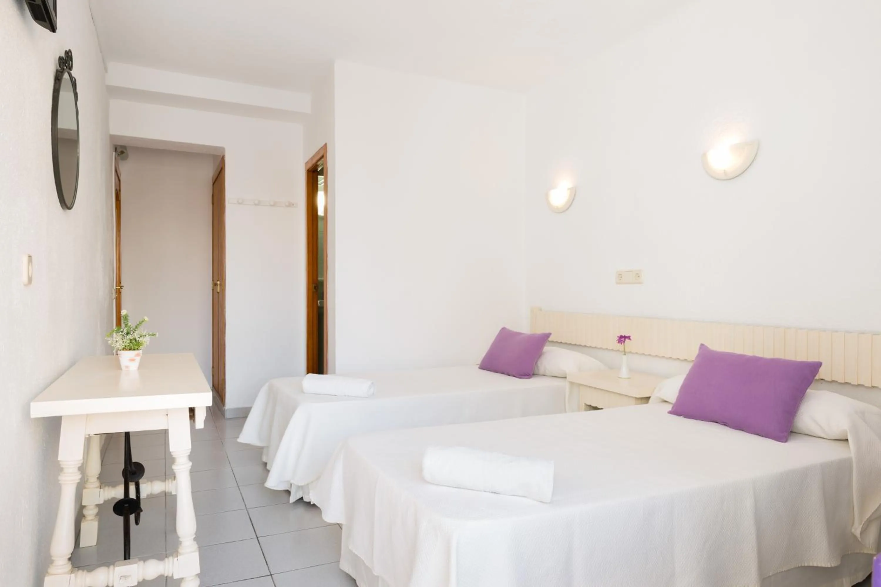 Photo of the whole room, Bed in Garau Petit Hotel