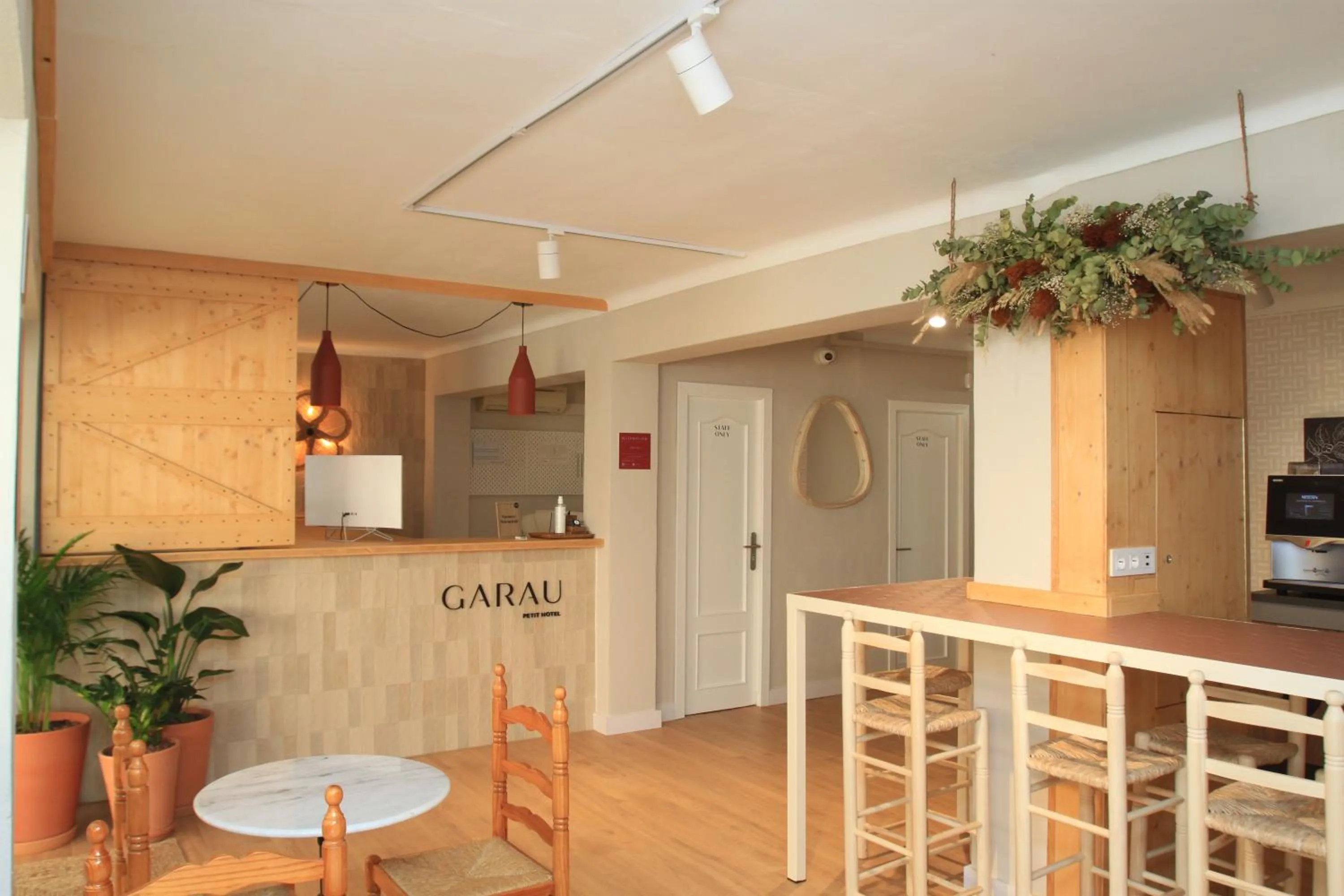 Lobby or reception in Garau Petit Hotel