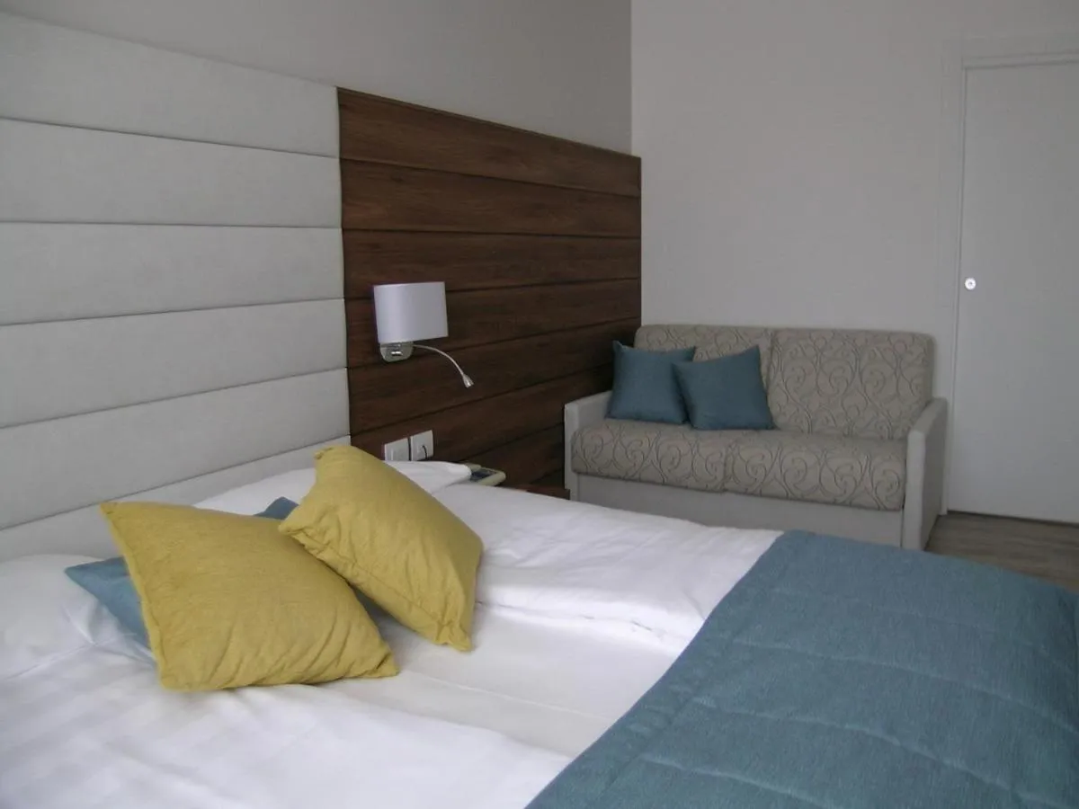 Restaurant/places to eat, Bed in Hotel Belvedere