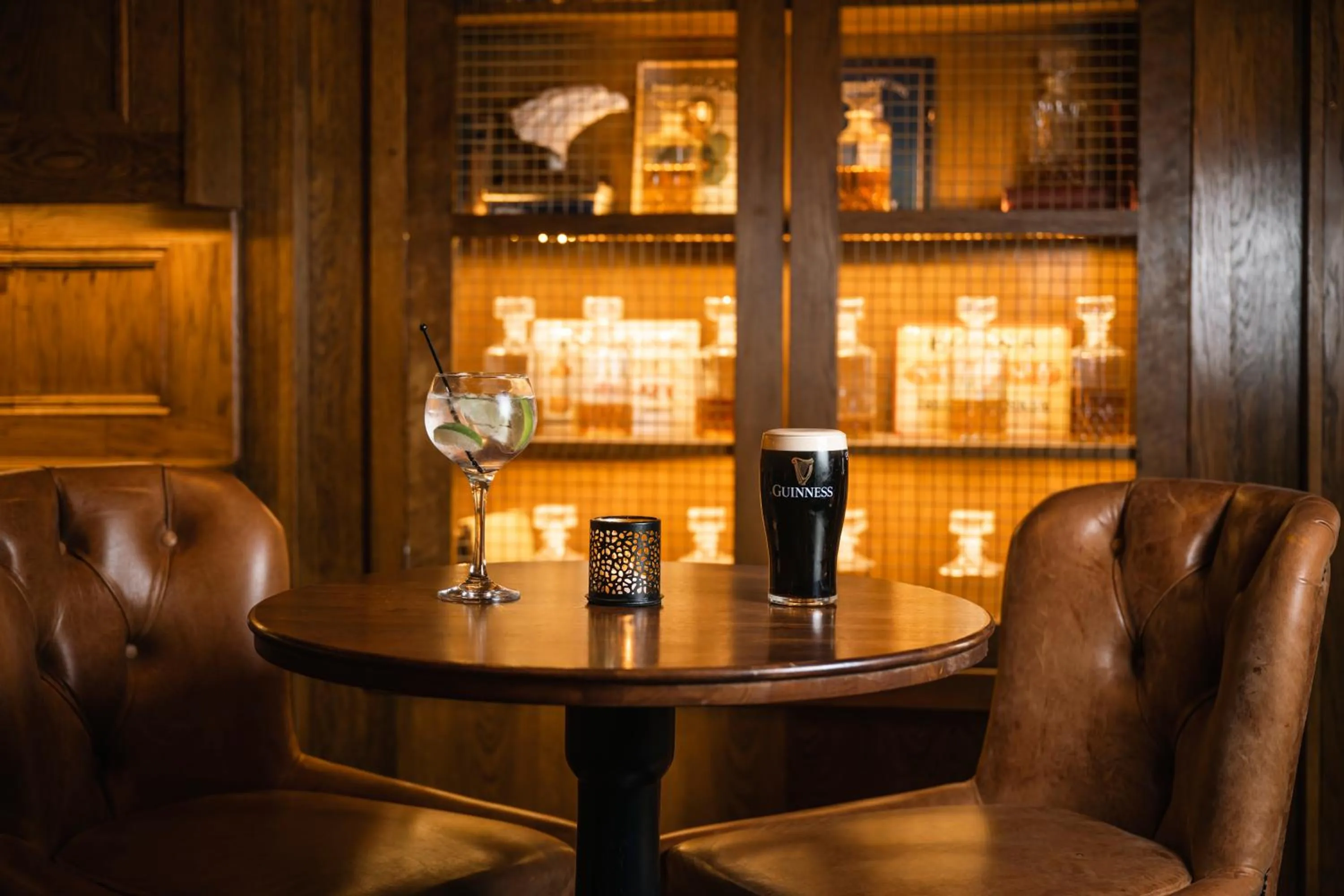 Food and drinks in Scott's Hotel