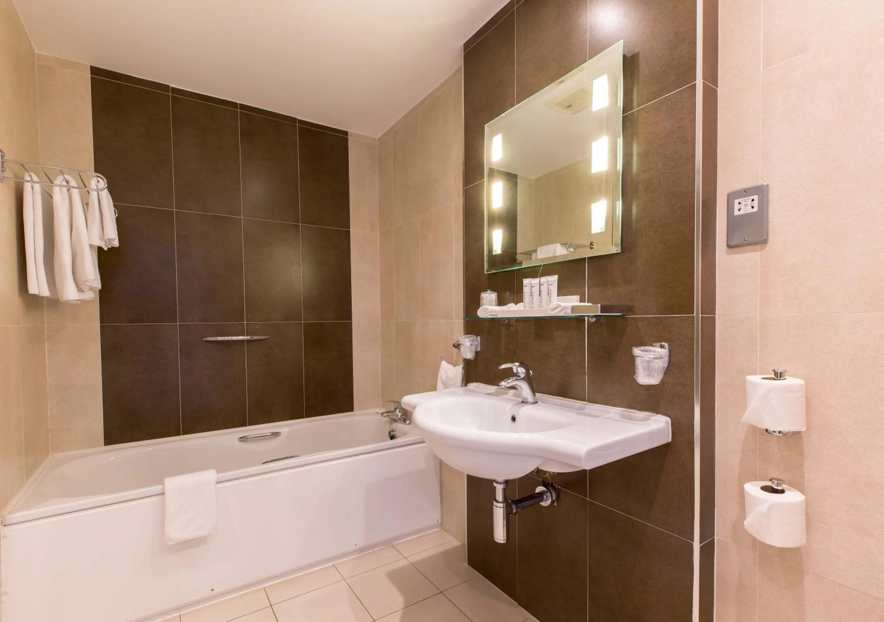 Bathroom in Scott's Hotel