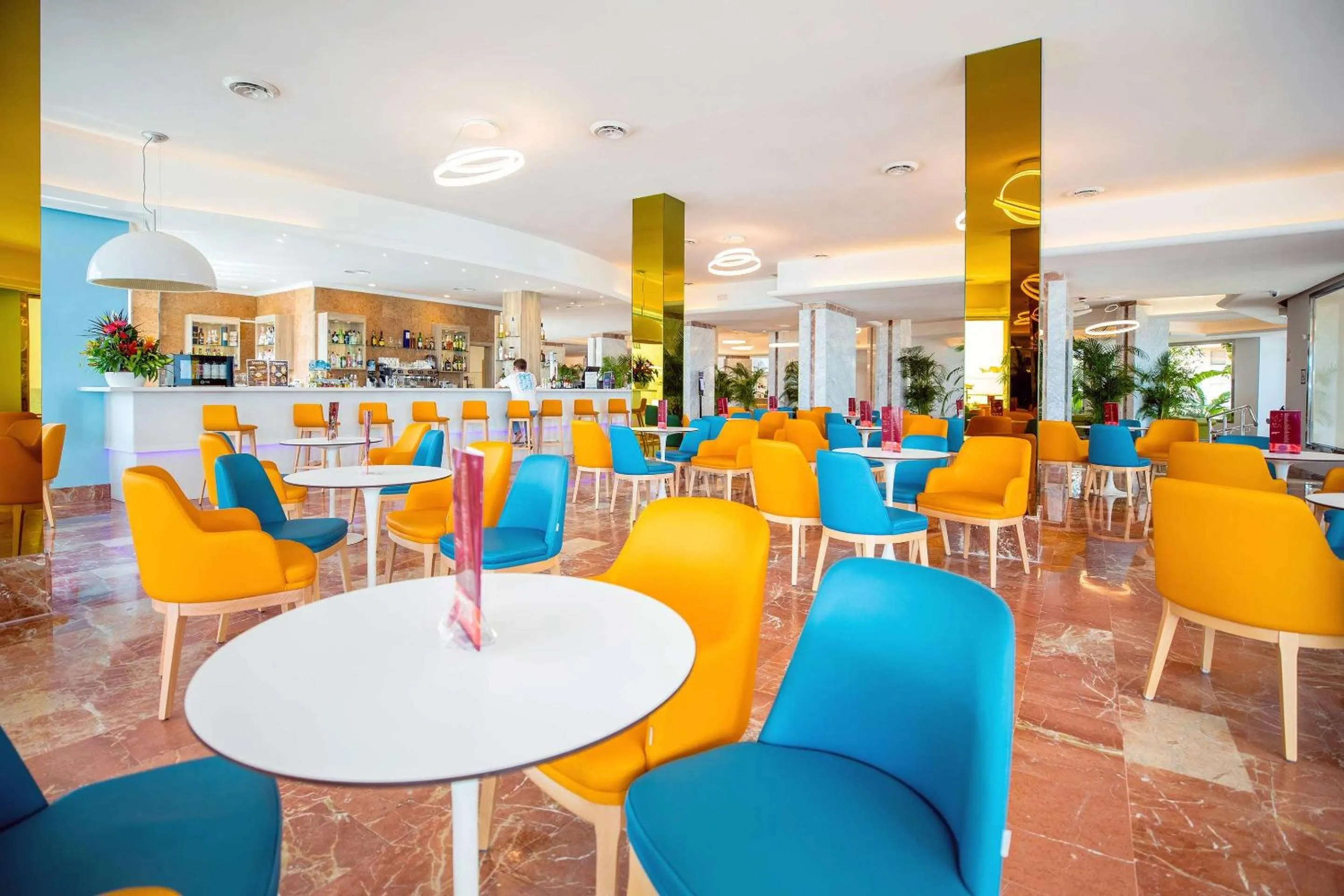 Lounge or bar in Hotel Servigroup Koral Beach 4 Sup