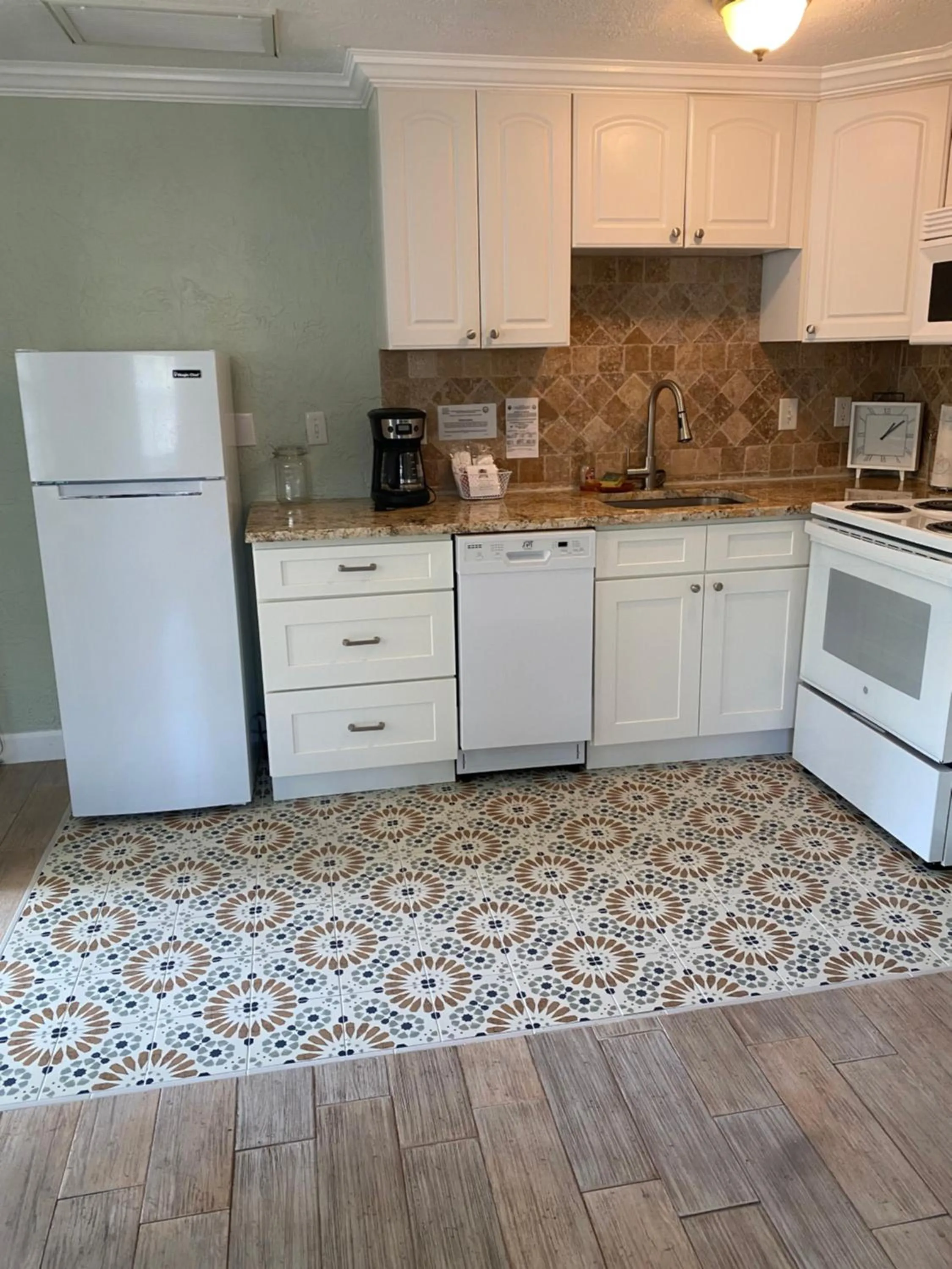 Kitchen or kitchenette in Pirates Pointe Resort