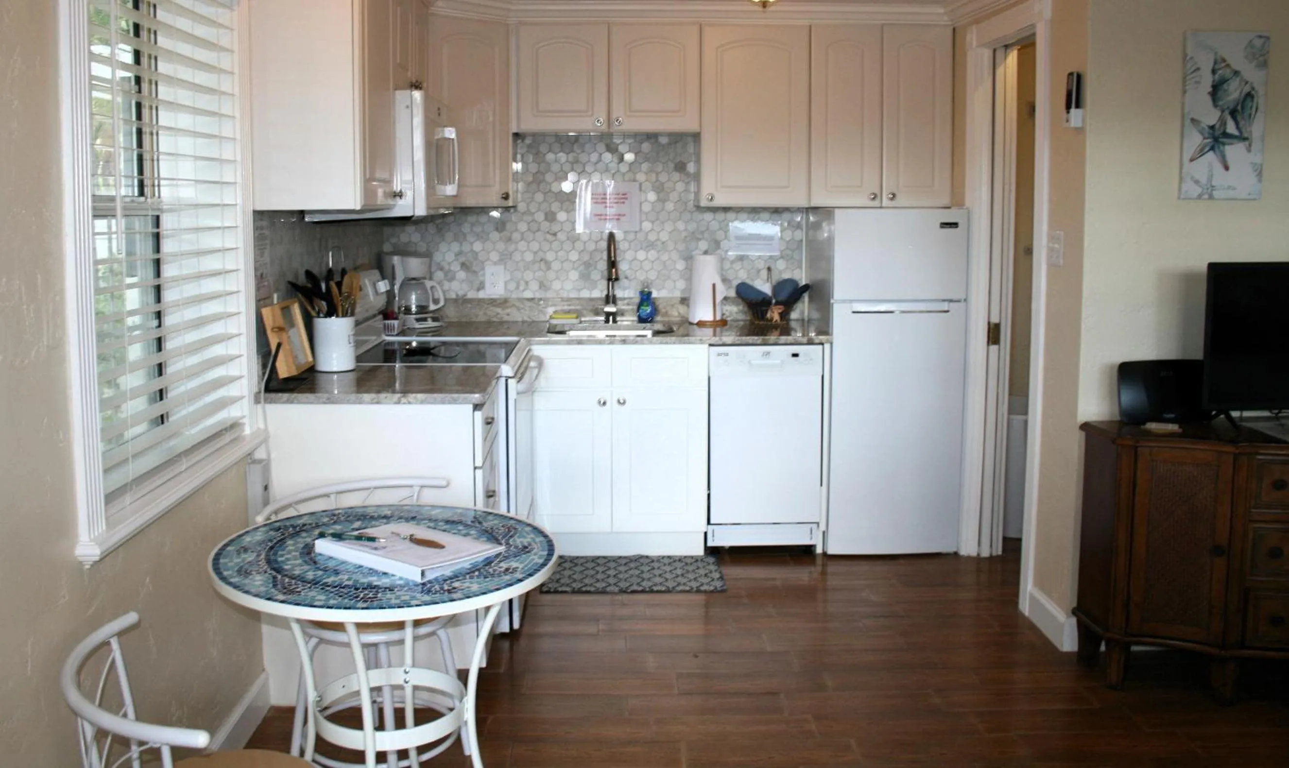 Kitchen or kitchenette in Pirates Pointe Resort
