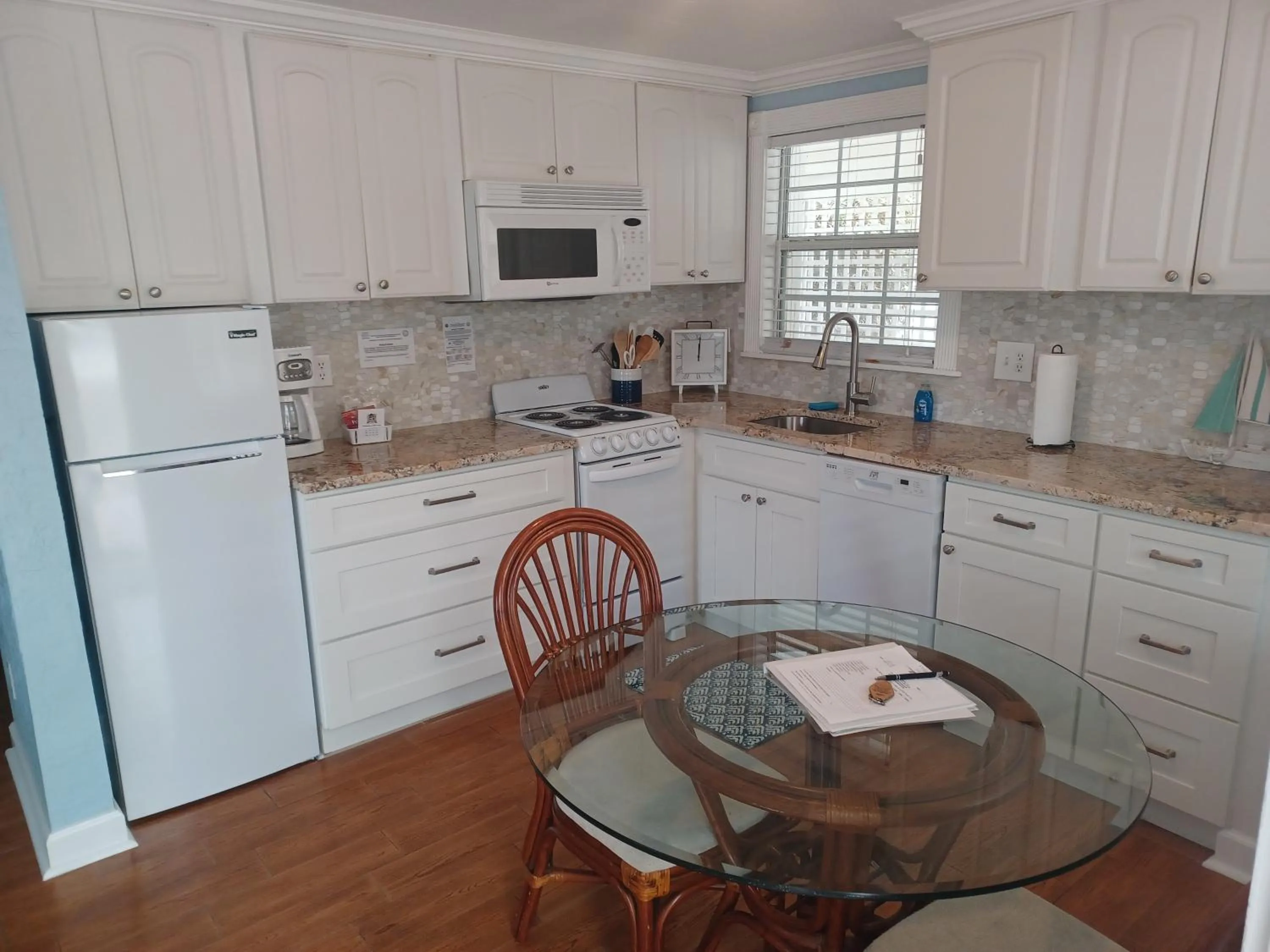 Kitchen or kitchenette in Pirates Pointe Resort