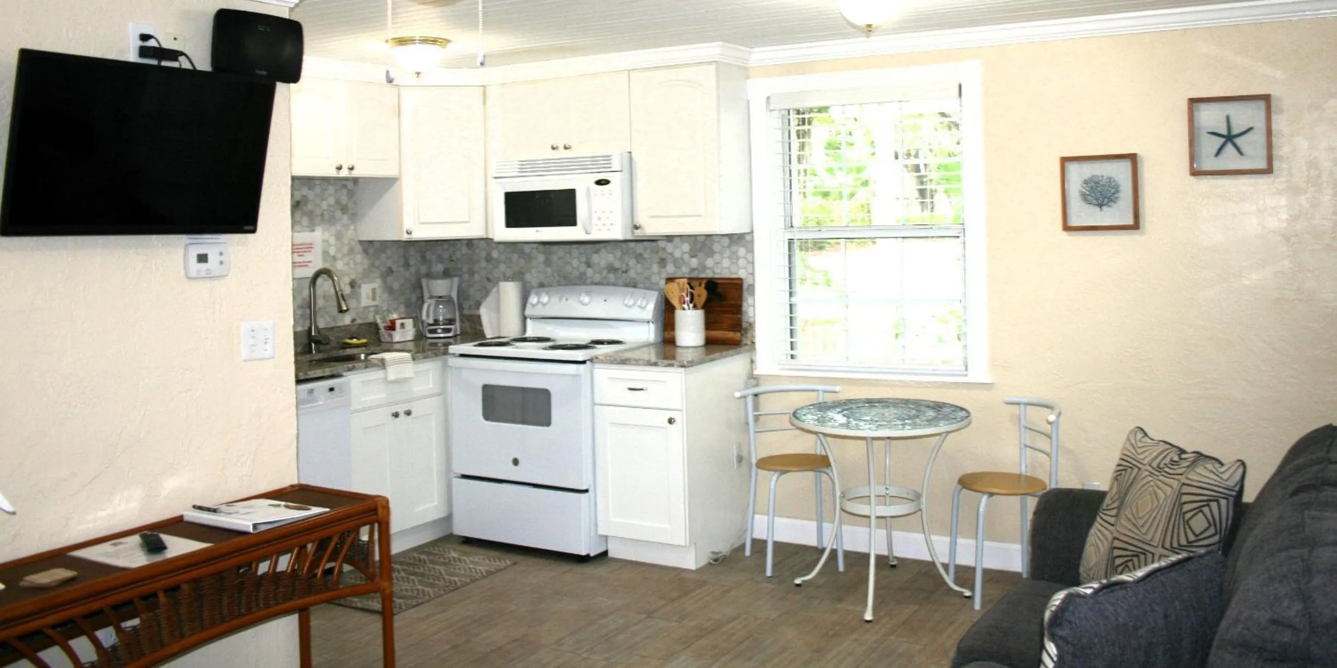 Kitchen or kitchenette in Pirates Pointe Resort