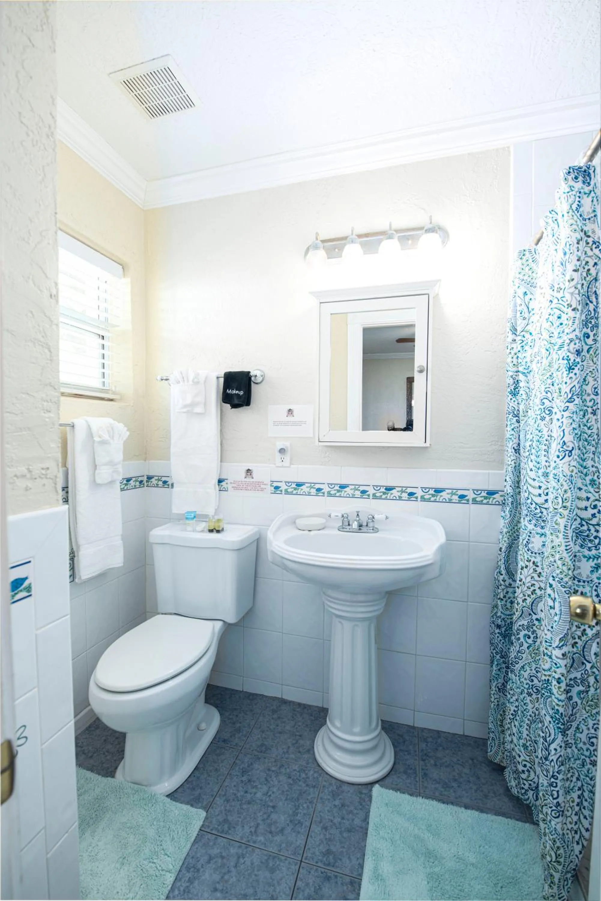 Bathroom in Pirates Pointe Resort