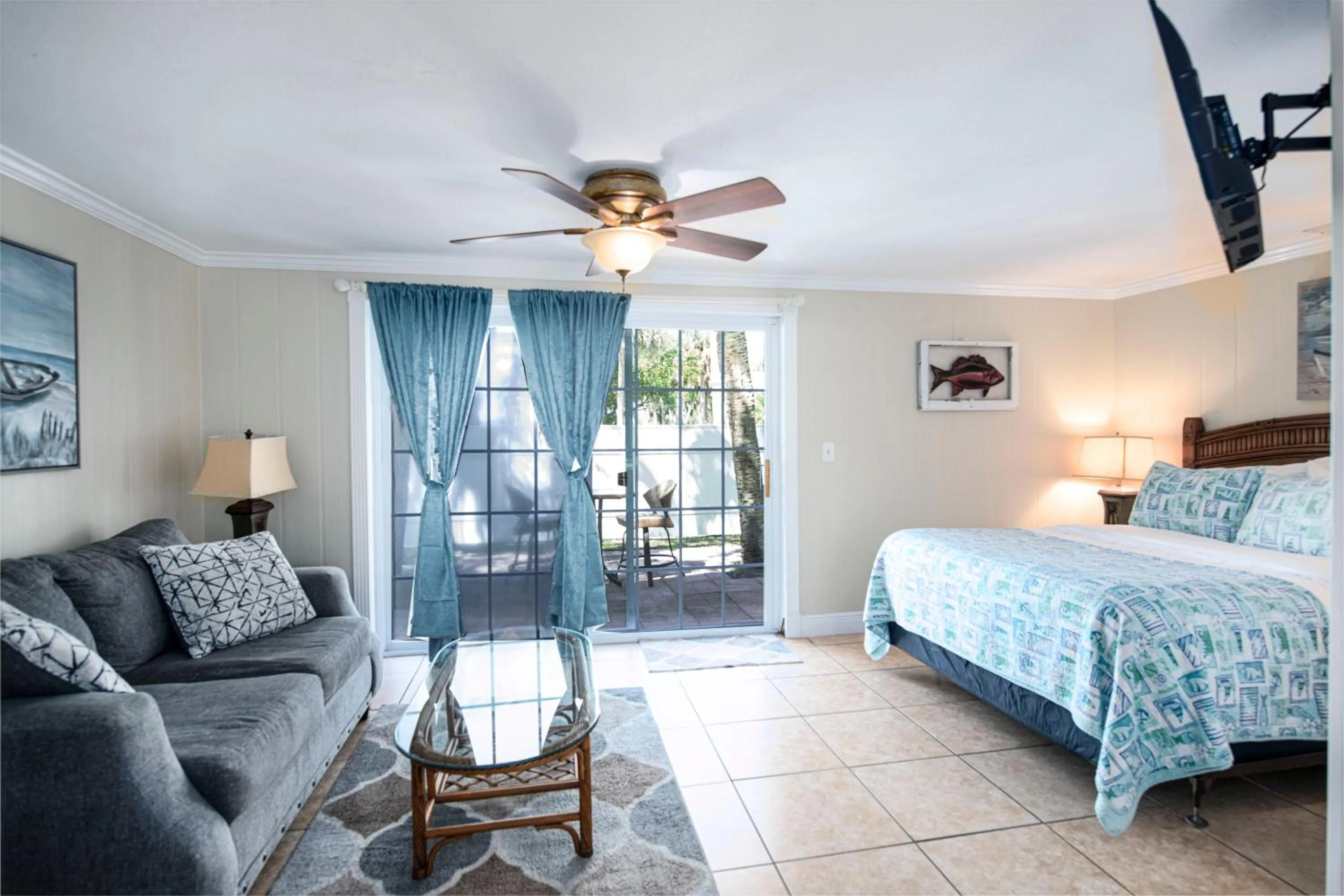 Photo of the whole room, Bed in Pirates Pointe Resort