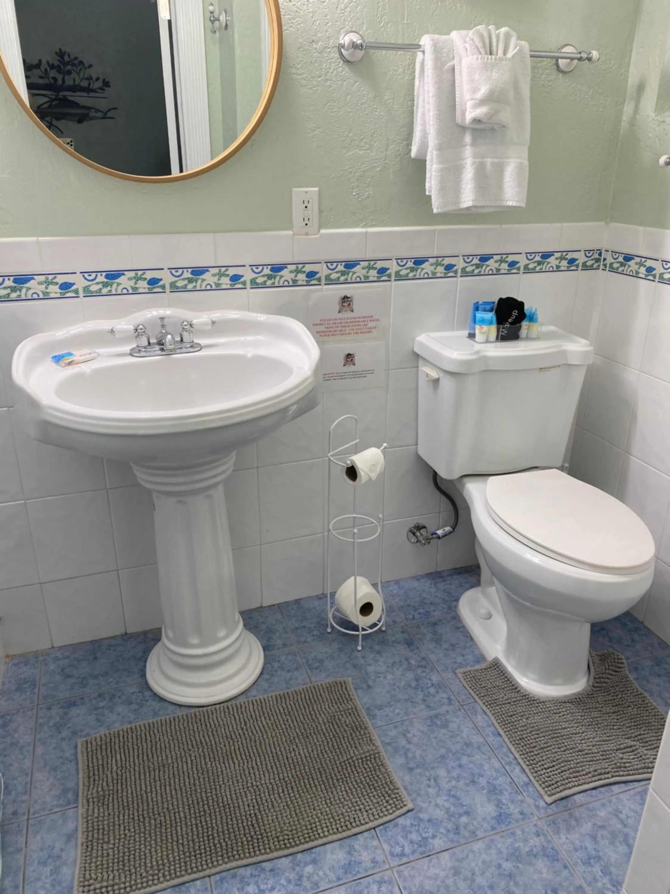 Bathroom in Pirates Pointe Resort