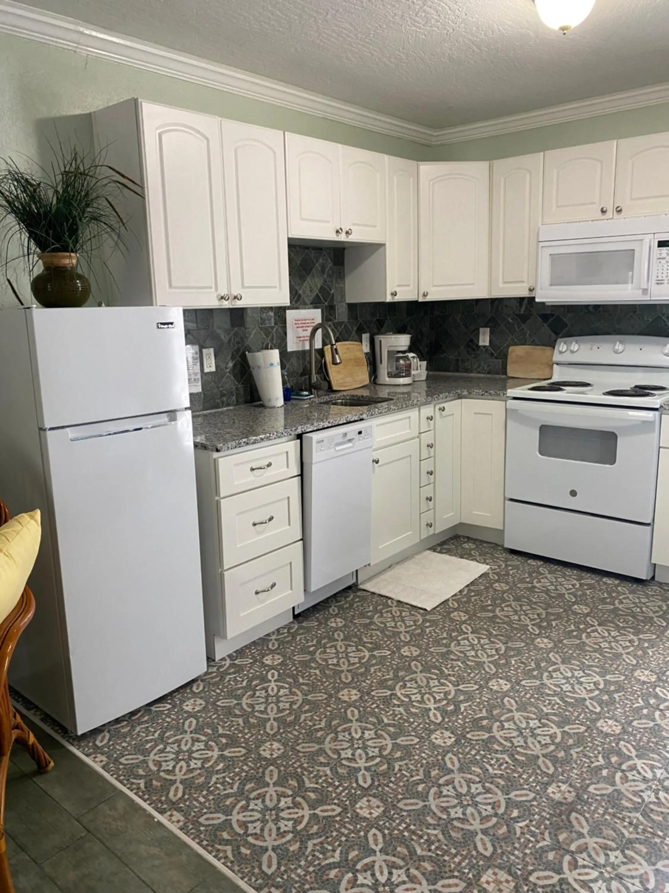 Kitchen or kitchenette in Pirates Pointe Resort