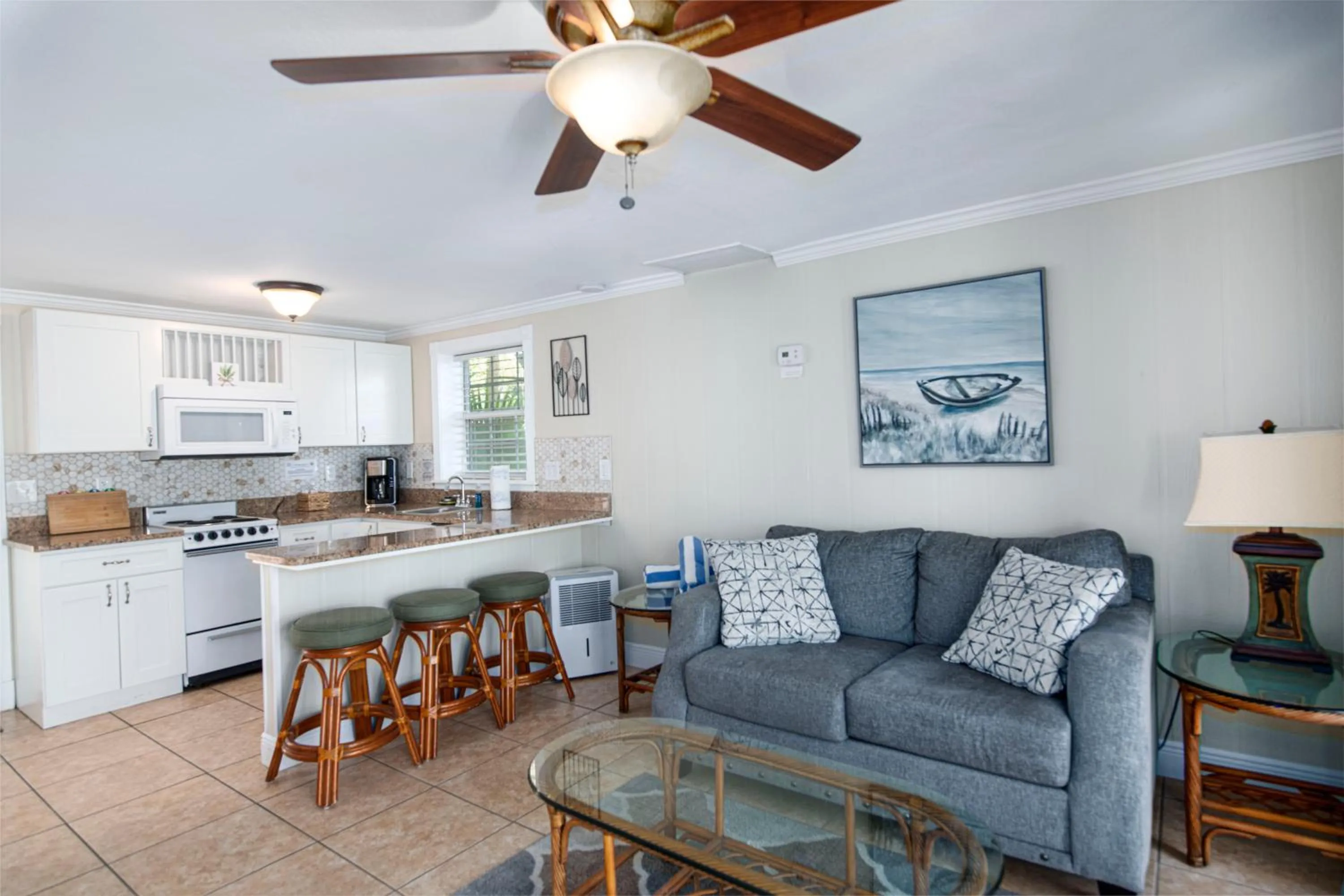 Kitchen or kitchenette in Pirates Pointe Resort