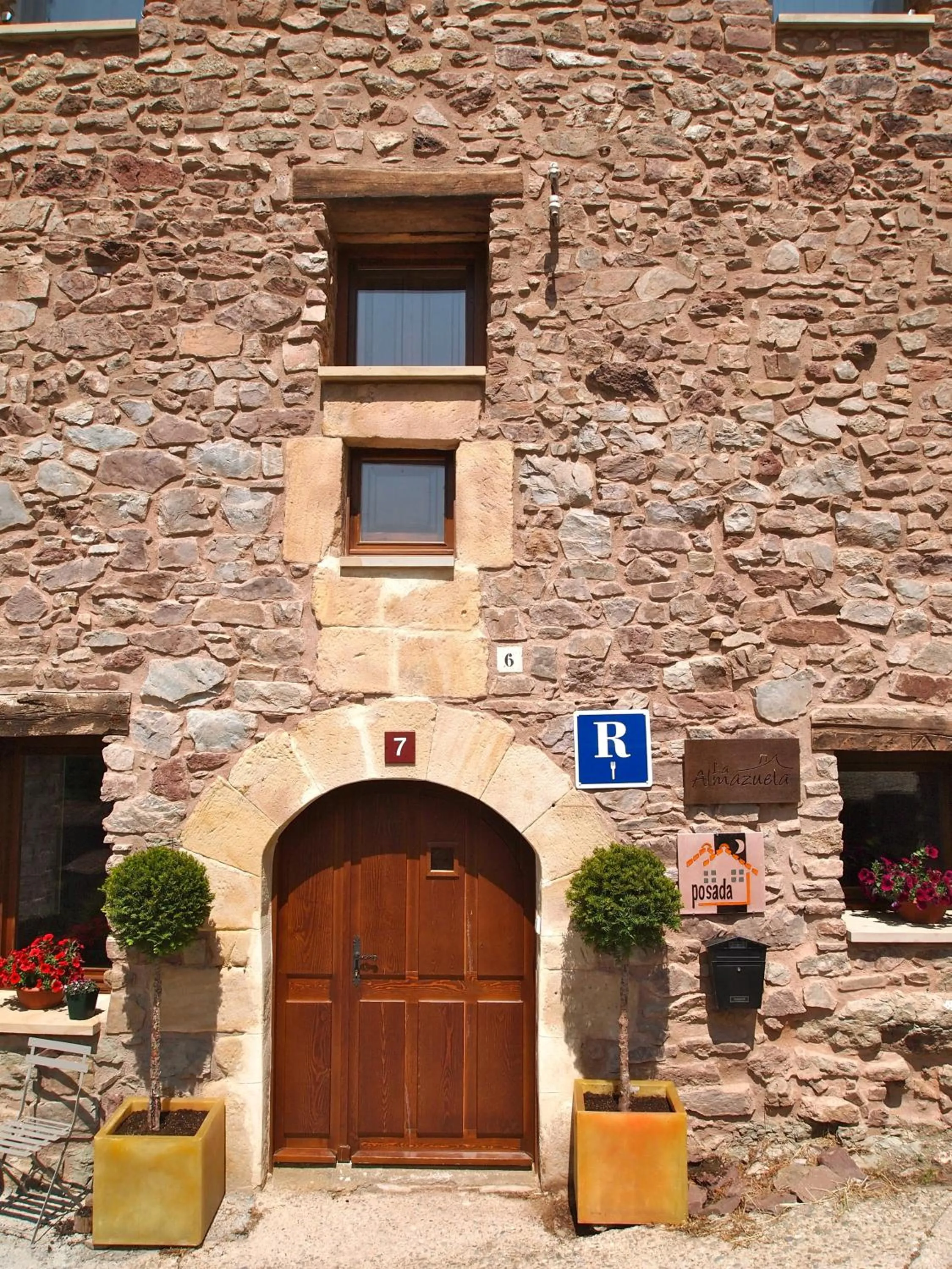 Facade/entrance in Posada Real La Almazuela