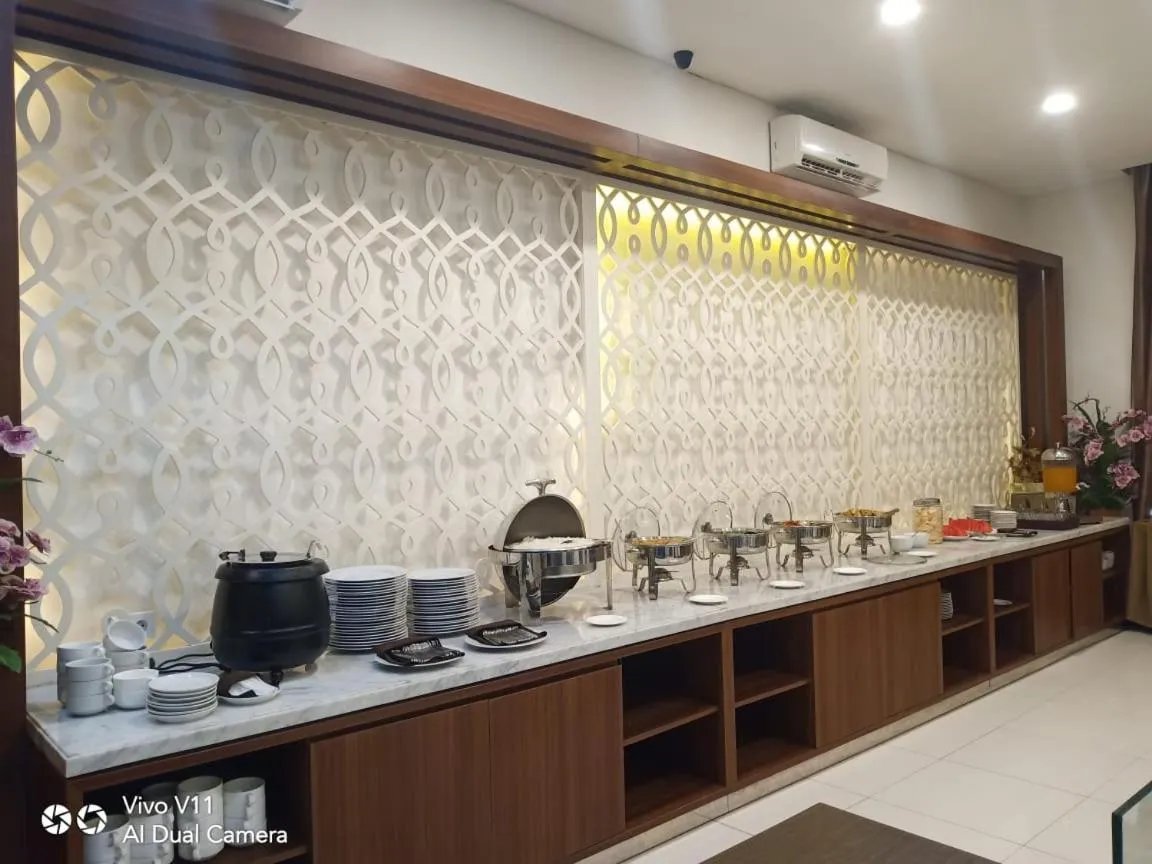 Property building, Kitchen/Kitchenette in Hotel City View