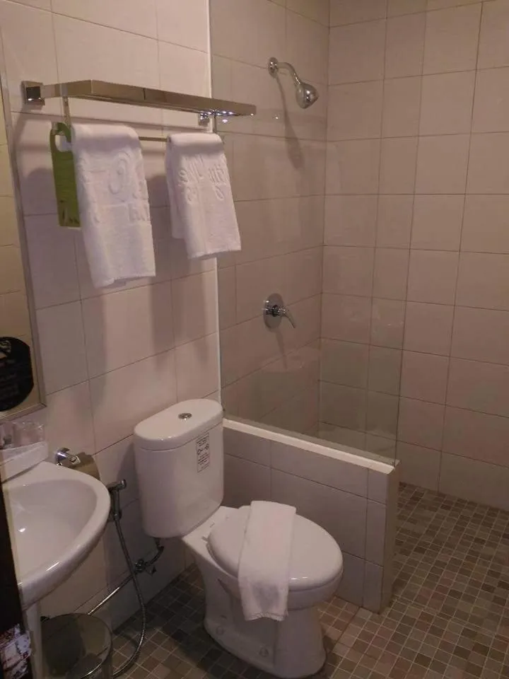 Bathroom in Hotel City View