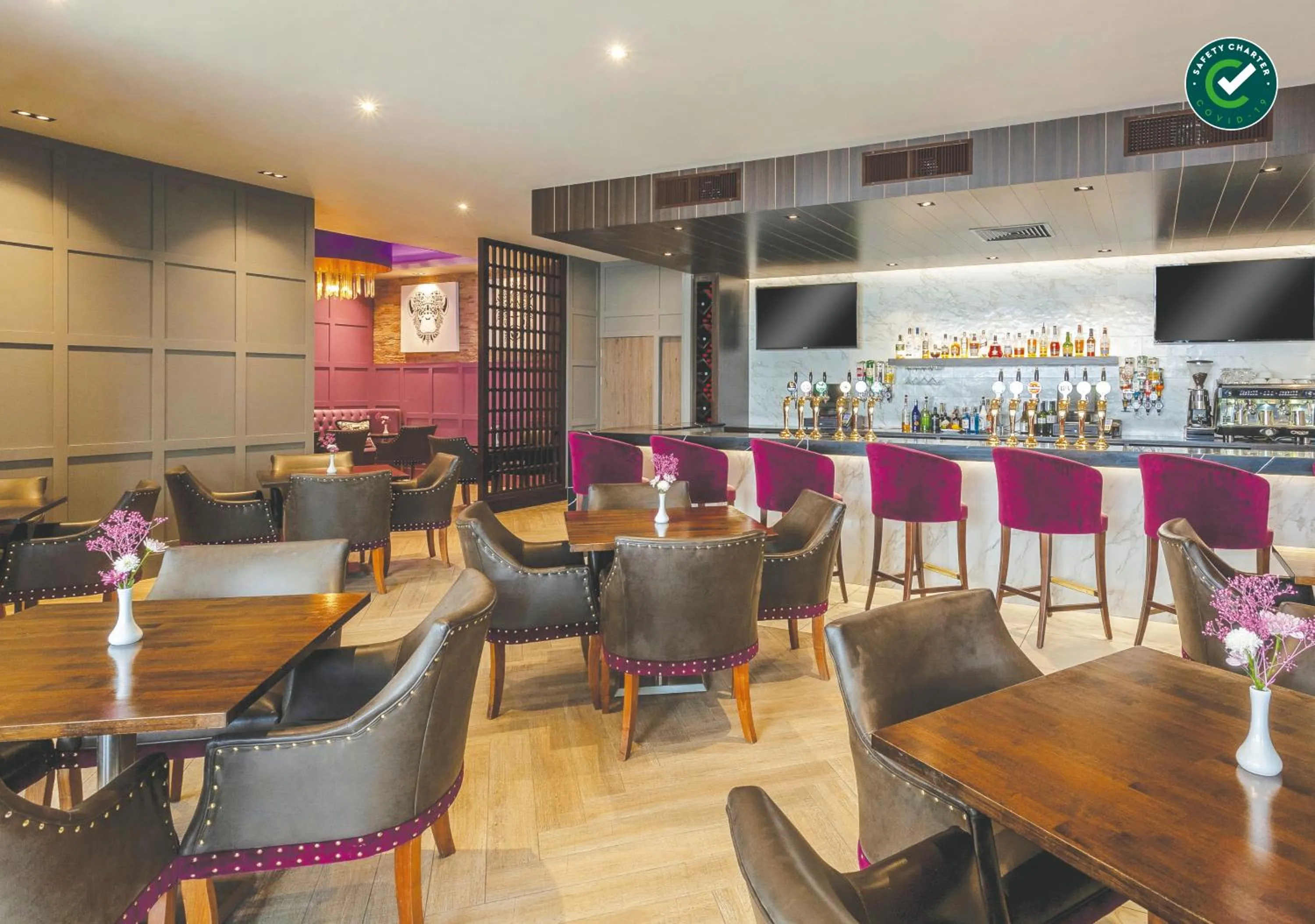 Lounge or bar in Athlone Springs Hotel