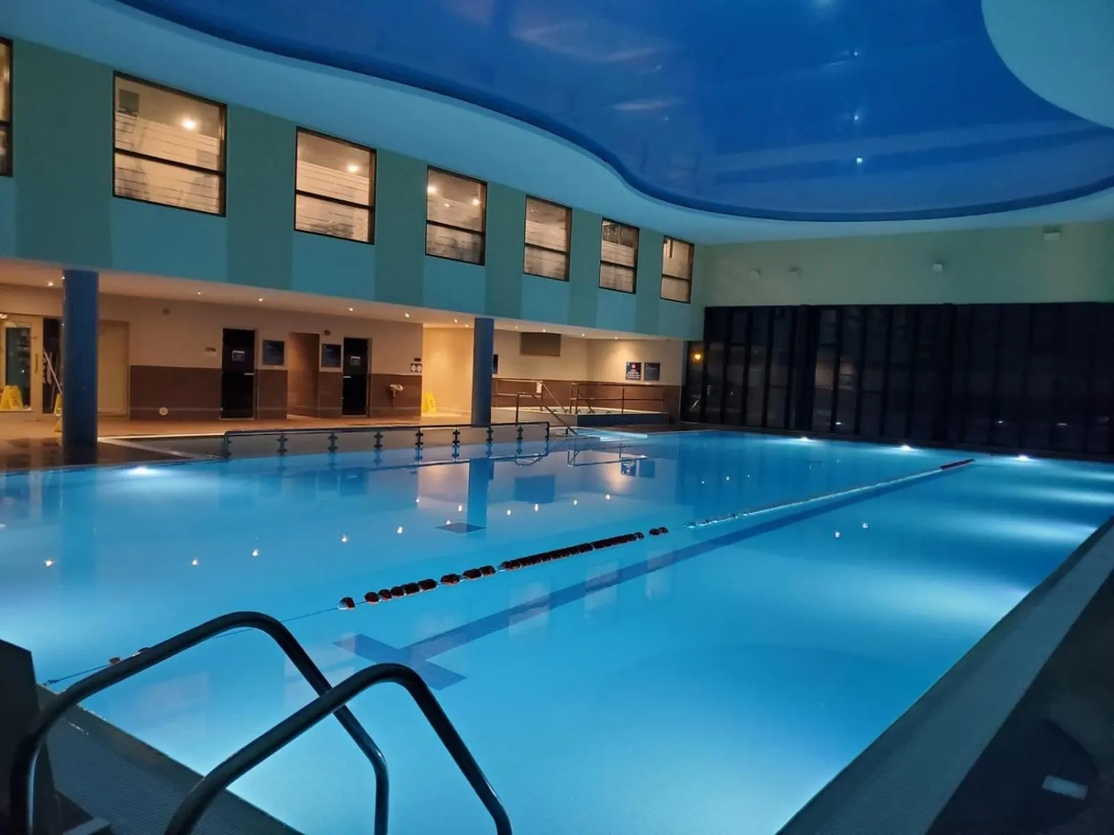 Swimming pool in Athlone Springs Hotel