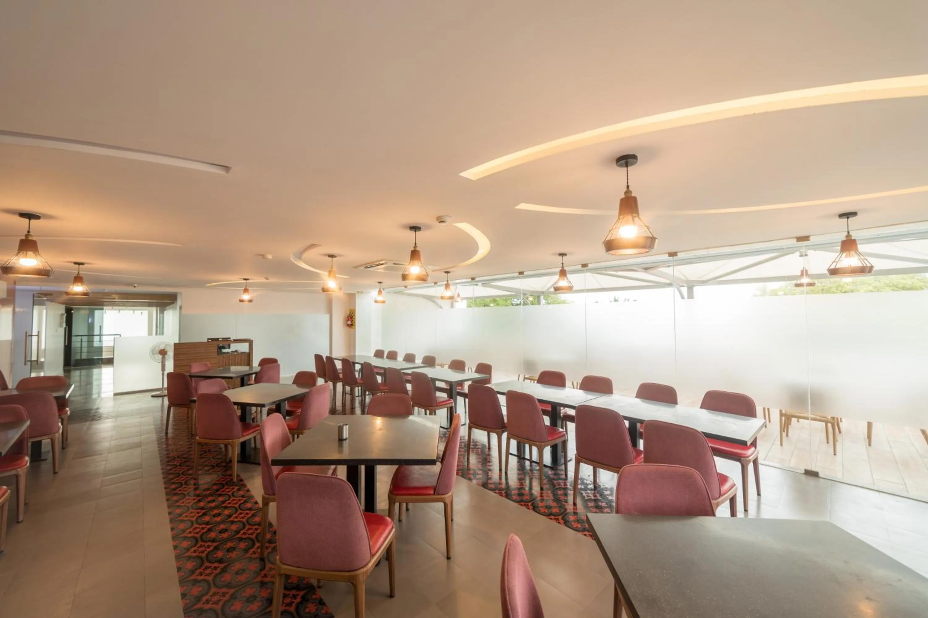 Restaurant/places to eat in Hotel Visakka Palani