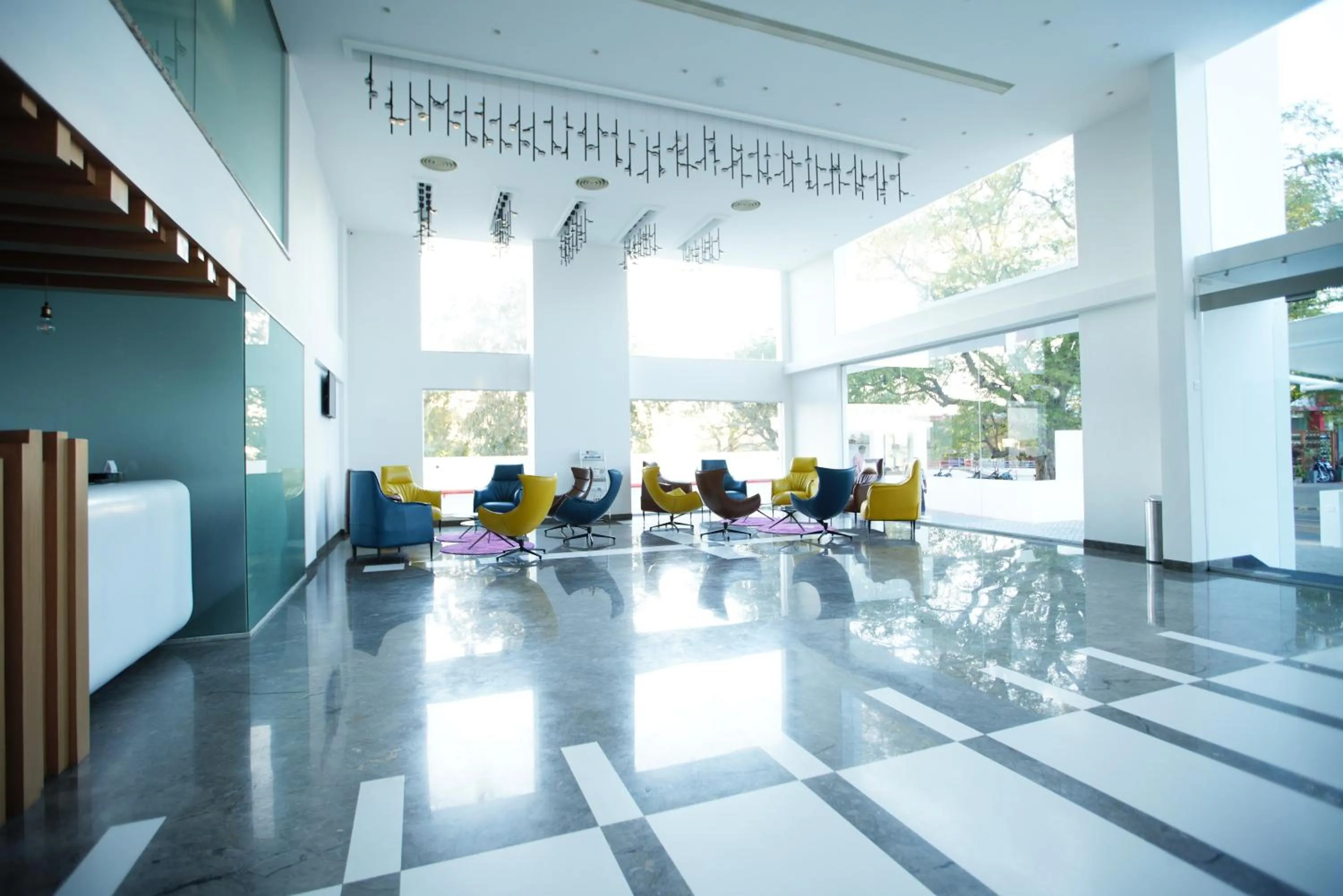 Communal lounge/ TV room in Hotel Visakka Palani