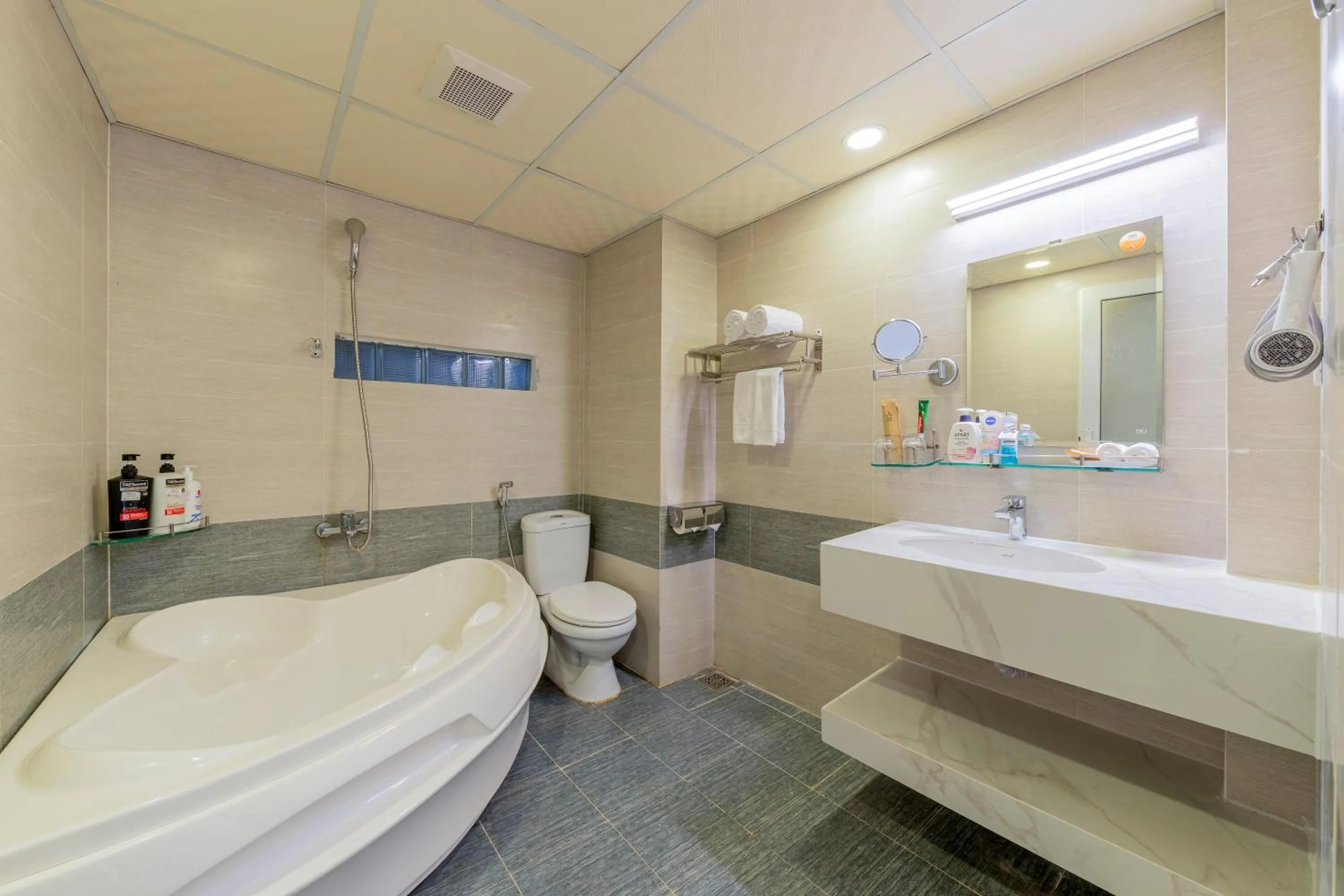 Bathroom in A25 Hotel -137 Nguyễn Du - Đà Nẵng