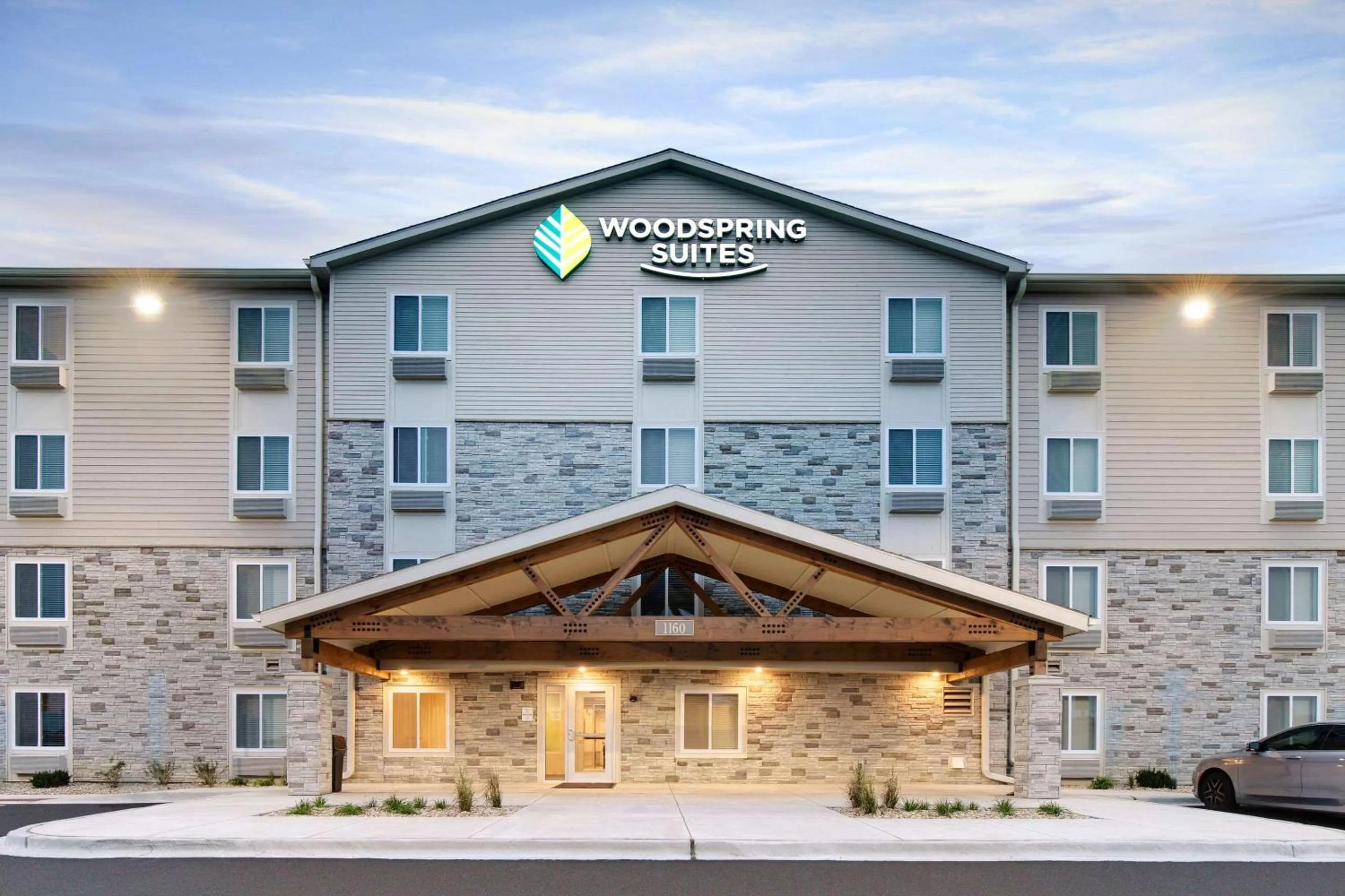 Property building in WoodSpring Suites Carol Stream - Chicago
