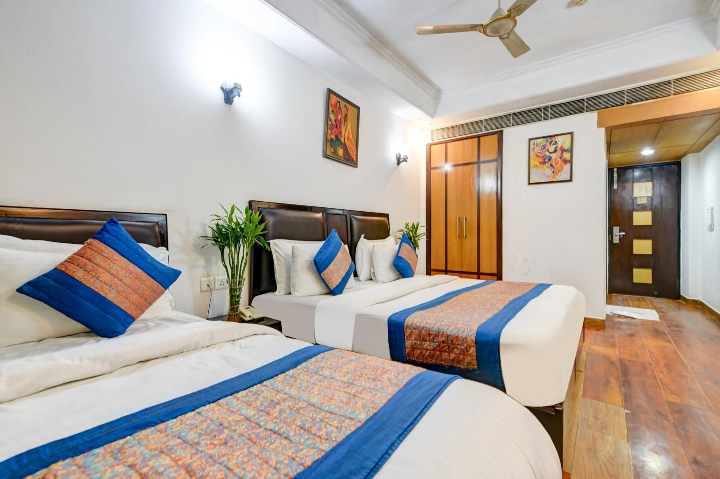 Photo of the whole room, Bed in Airport Hotel Grand