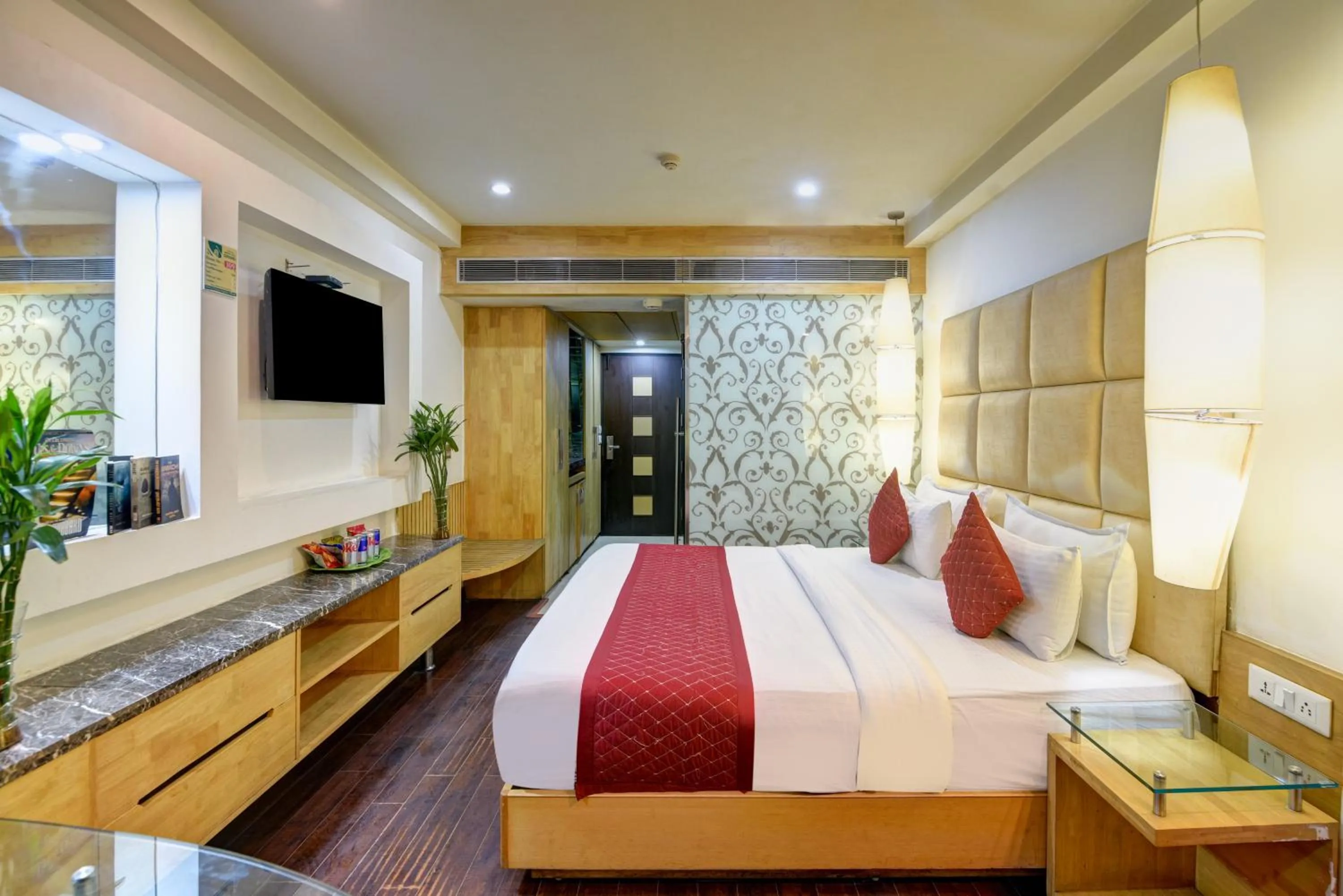 Bedroom, Bed in Airport Hotel Grand